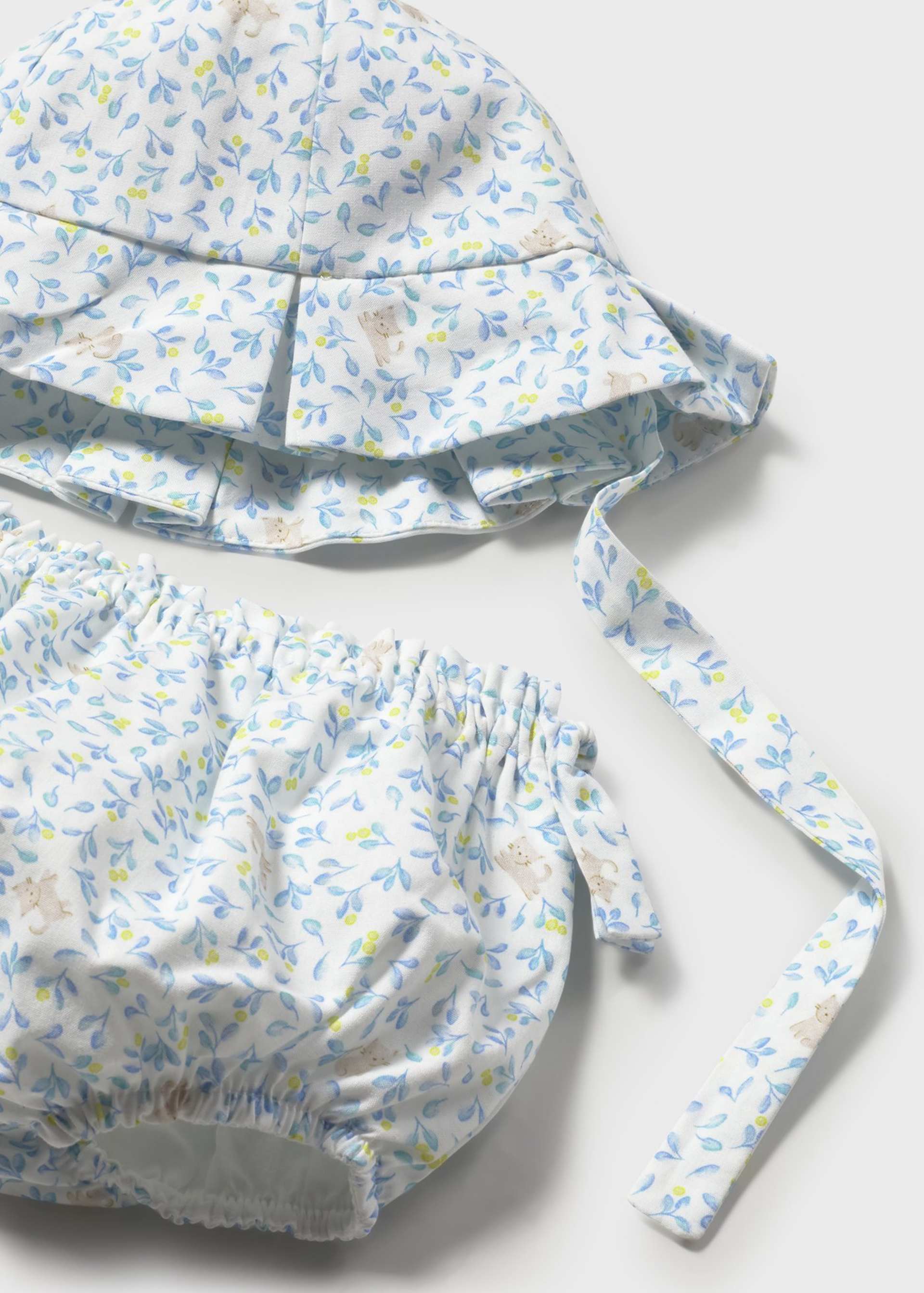 Gorro y cubrepañal estampado recién nacida