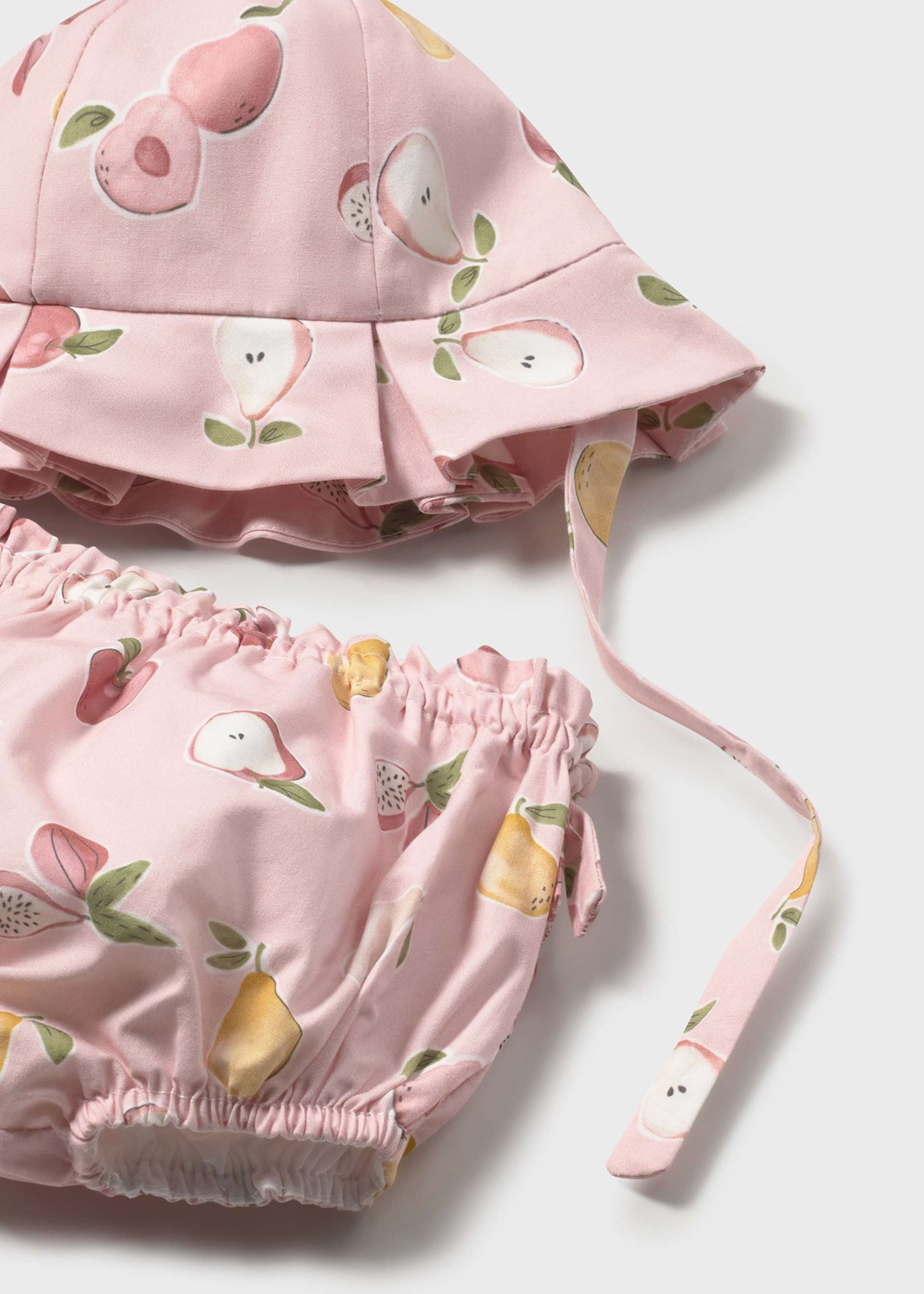 Gorro y cubrepañal estampado recién nacida