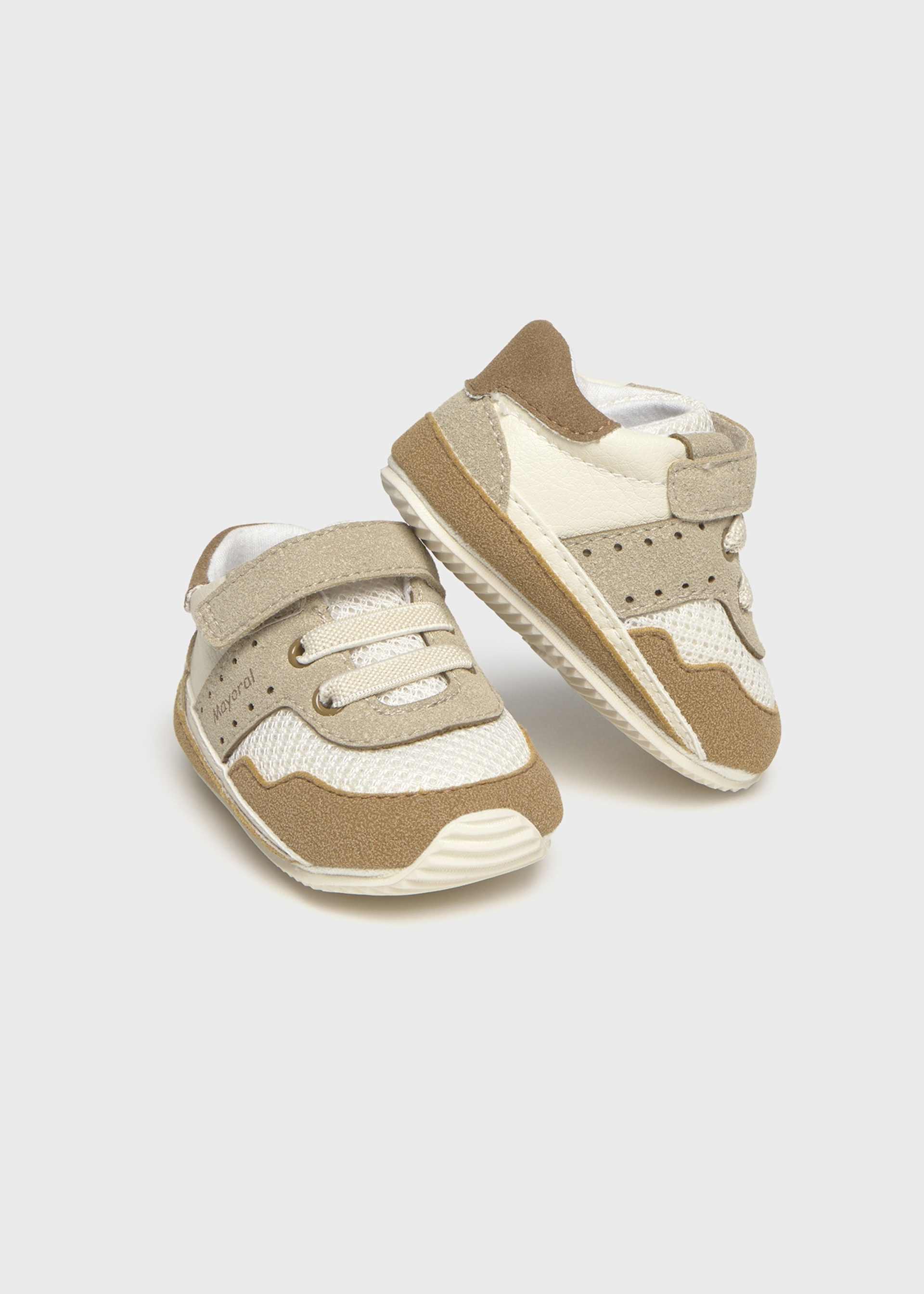 Buty sportowe dla noworodka
