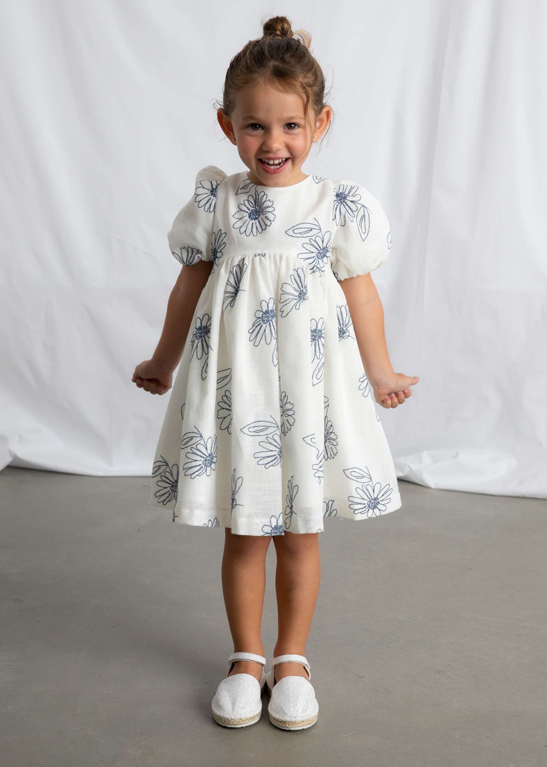 Girl's puff sleeve dress
