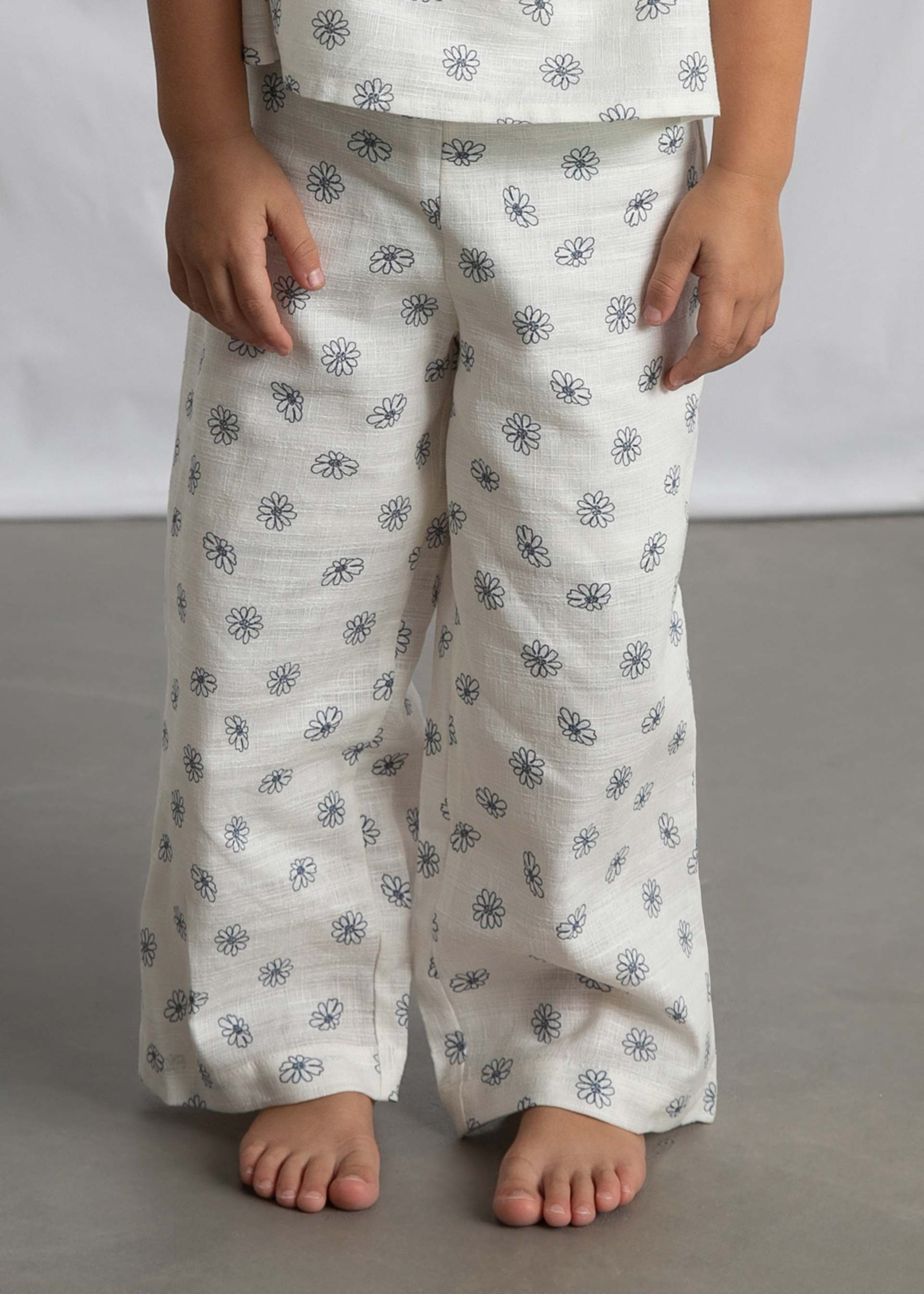 Conjunto pantalón largo y top estampado niña