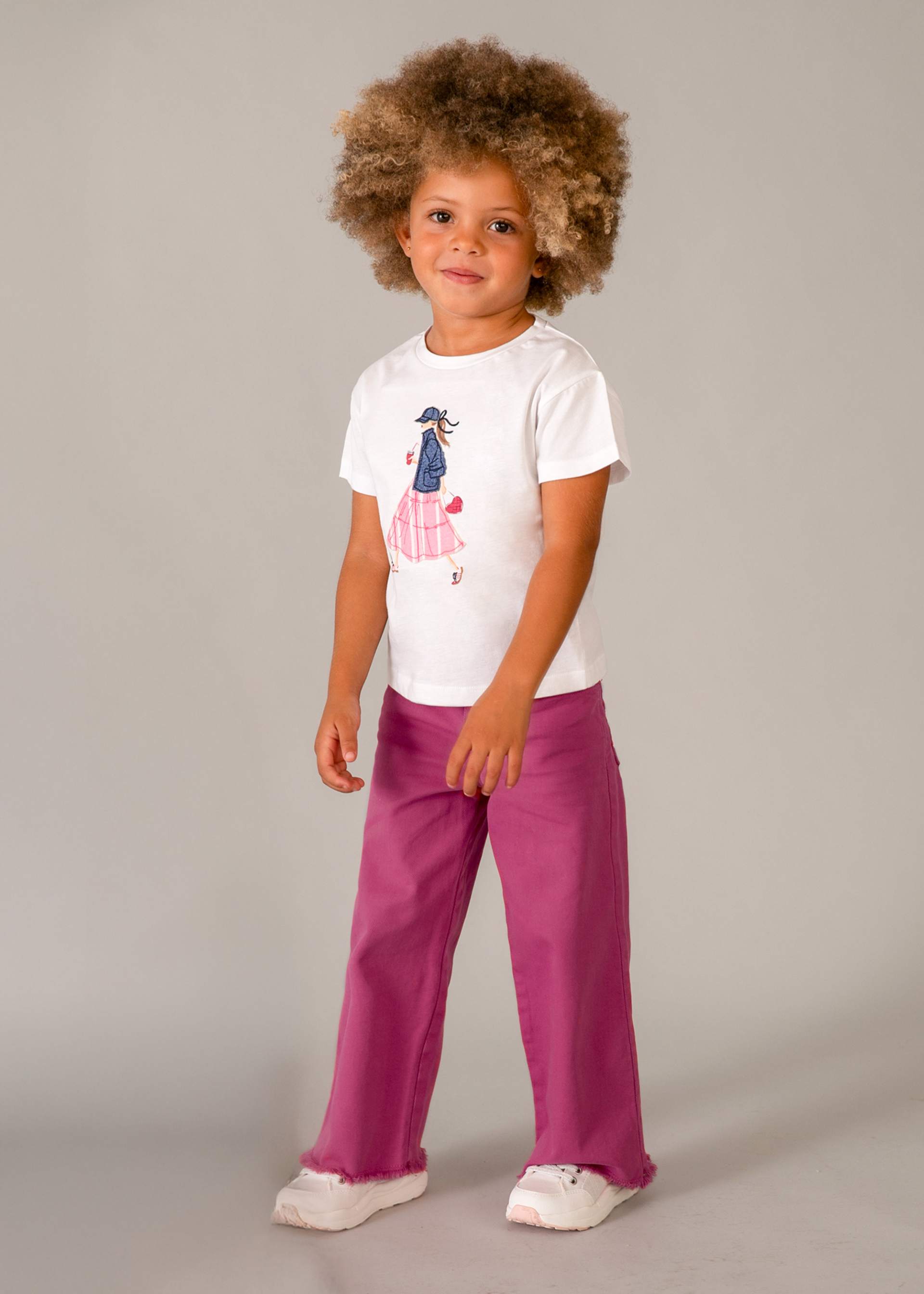 Graphic t-shirt girl