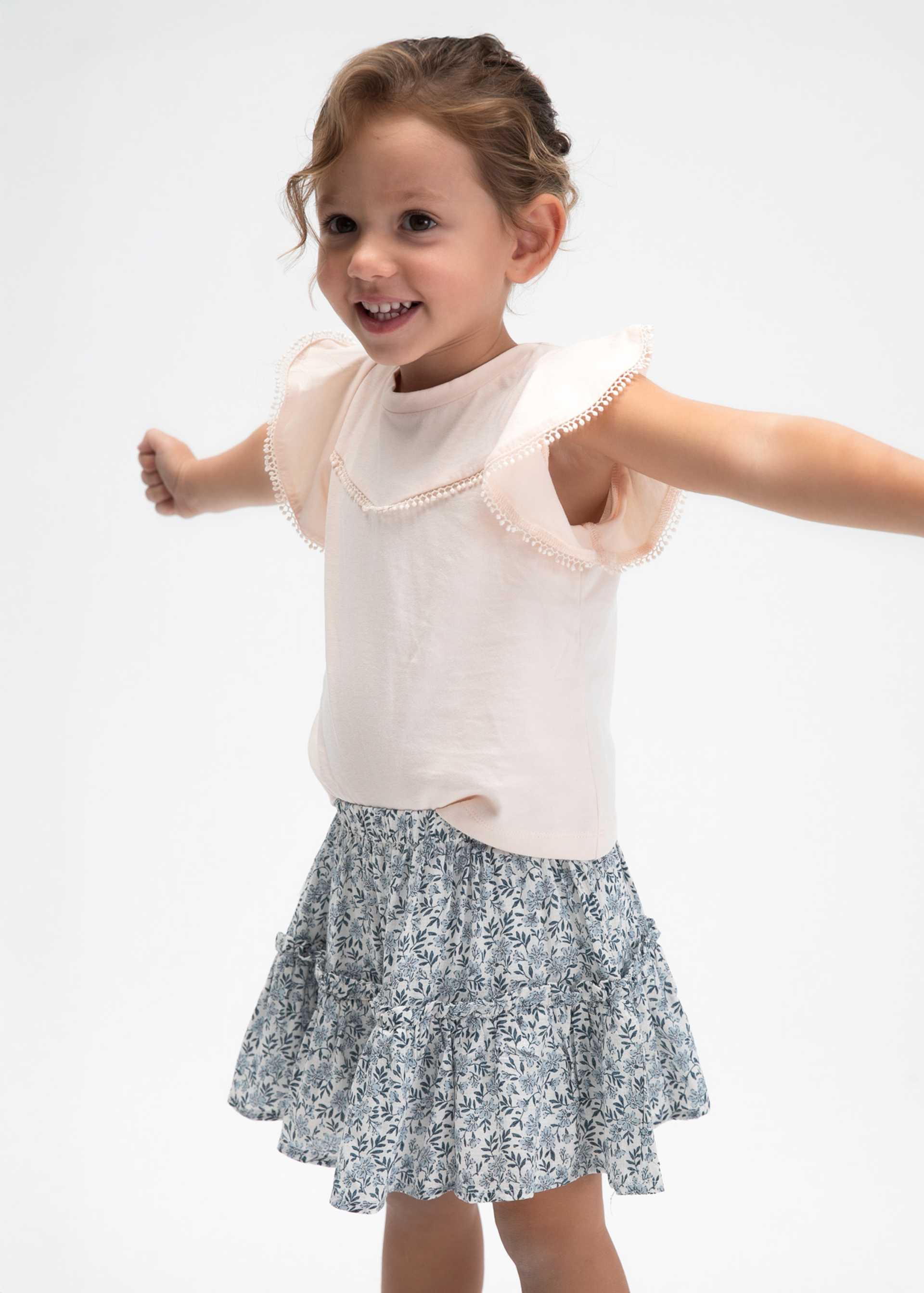 Ruffled t-shirt girl