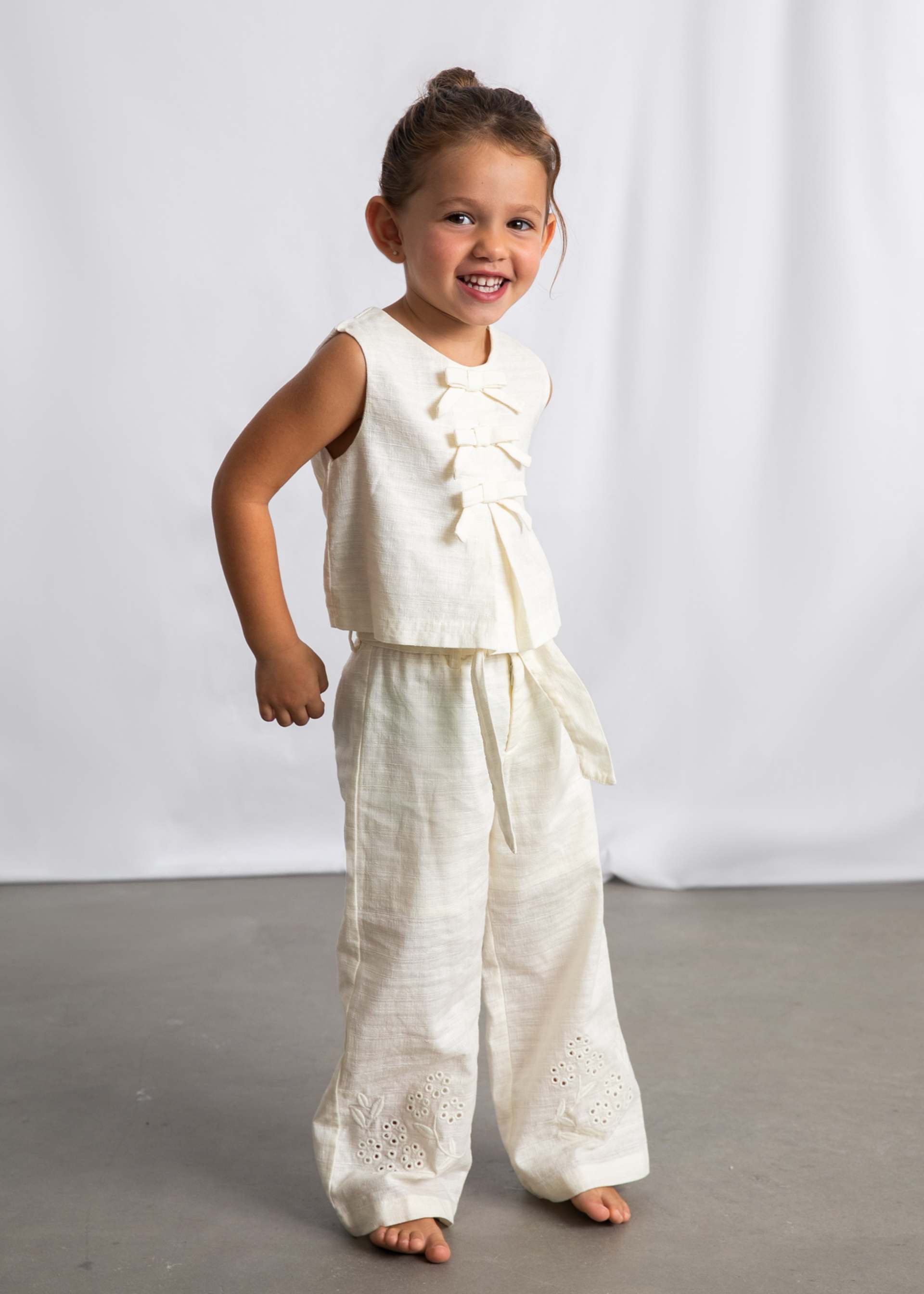 Embroidered linen trousers for girls