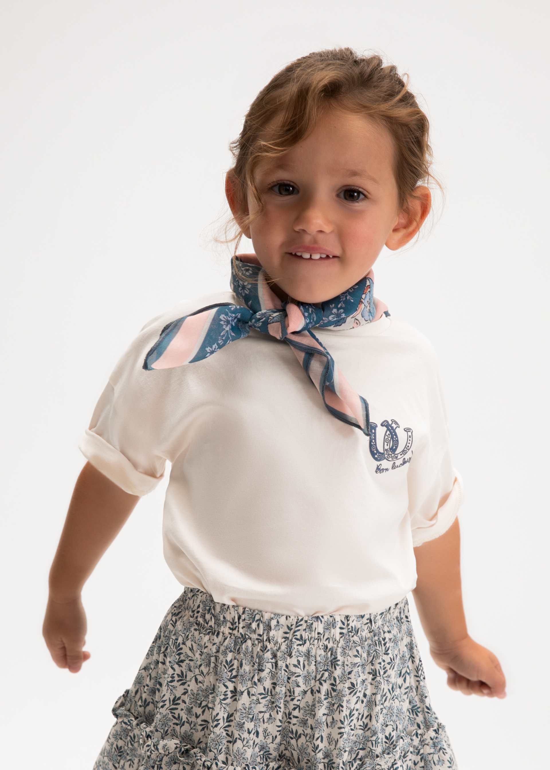 Playera con pañuelo estampado niña