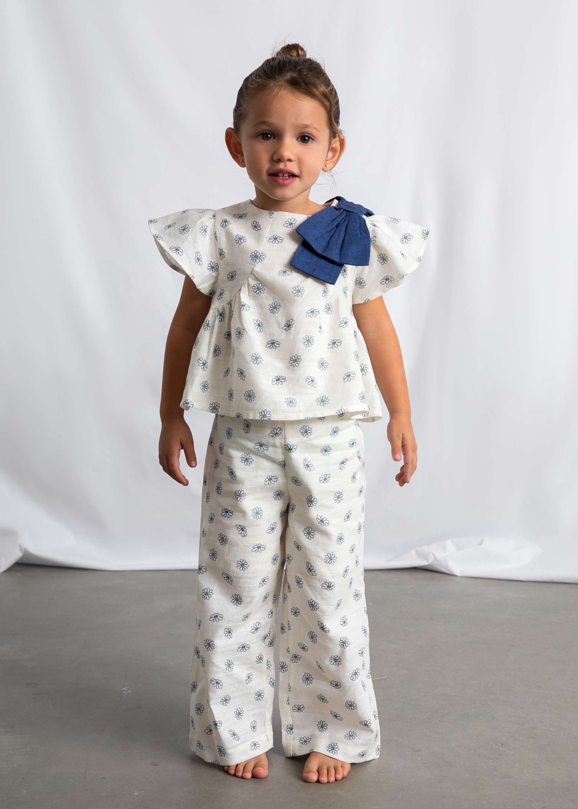 Conjunto pantalón largo y top estampado niña