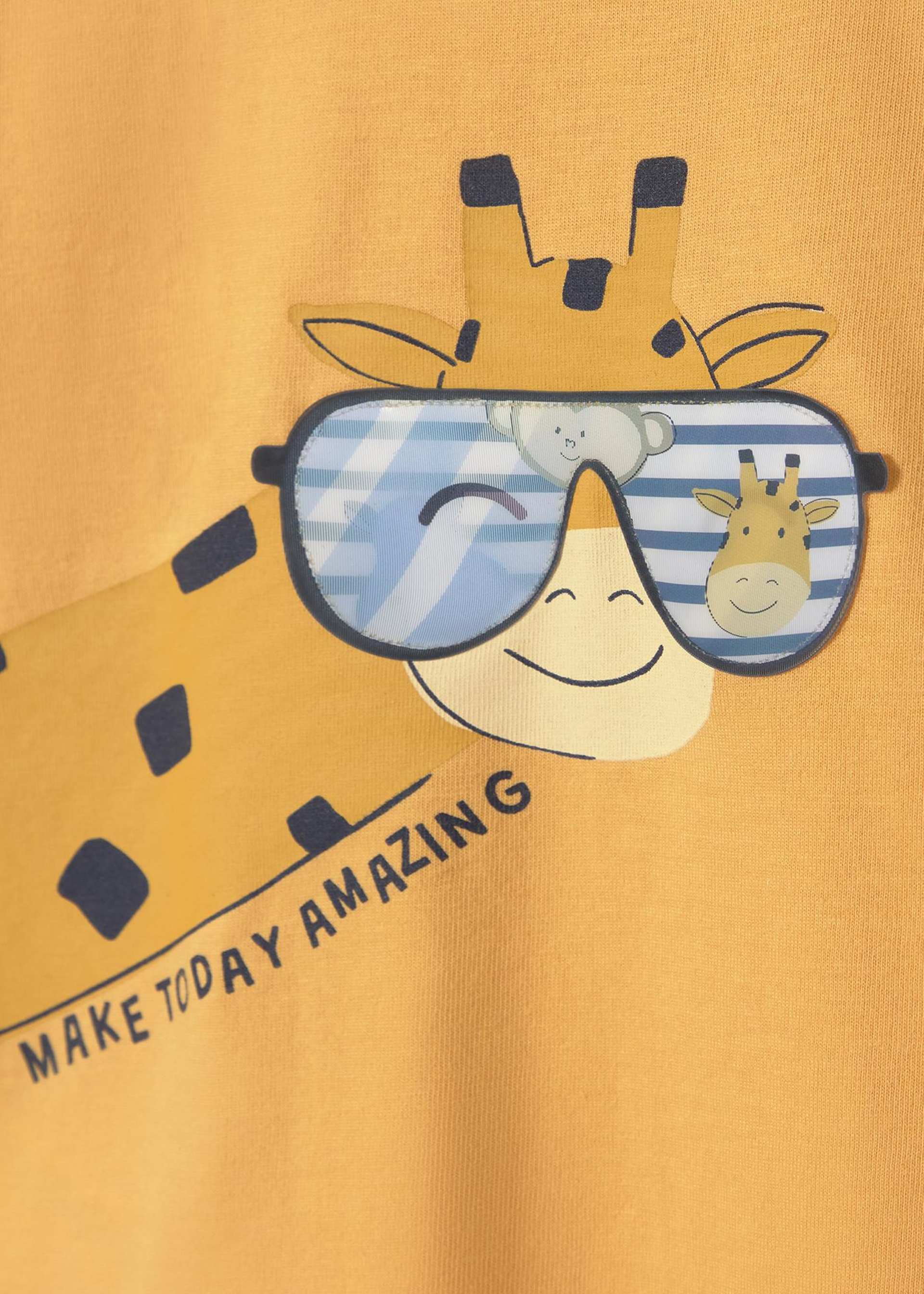 Baby Giraffe Graphic T-shirt