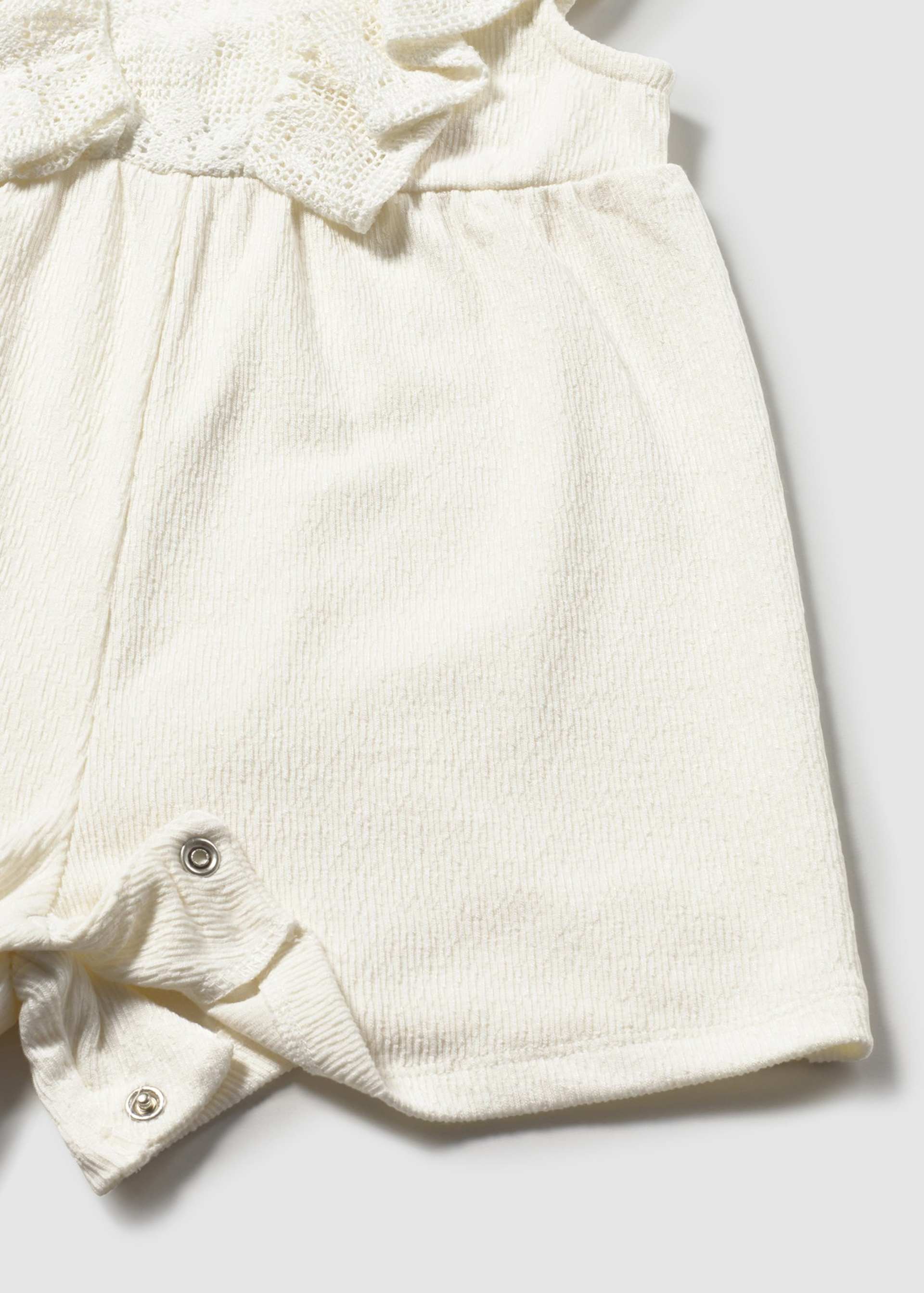 Kurzer Jumpsuit Häkeldetail Baby