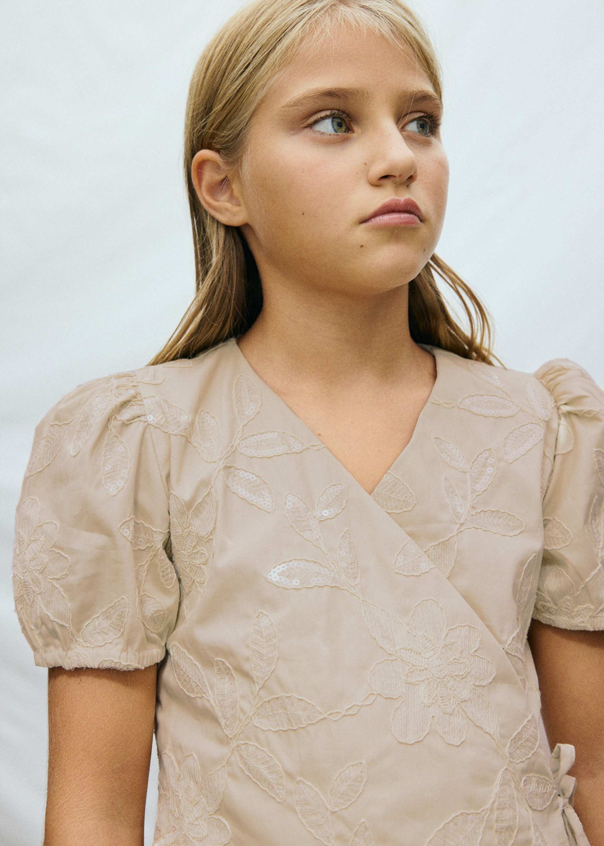 Long pants and blouse set with embroidery for girls