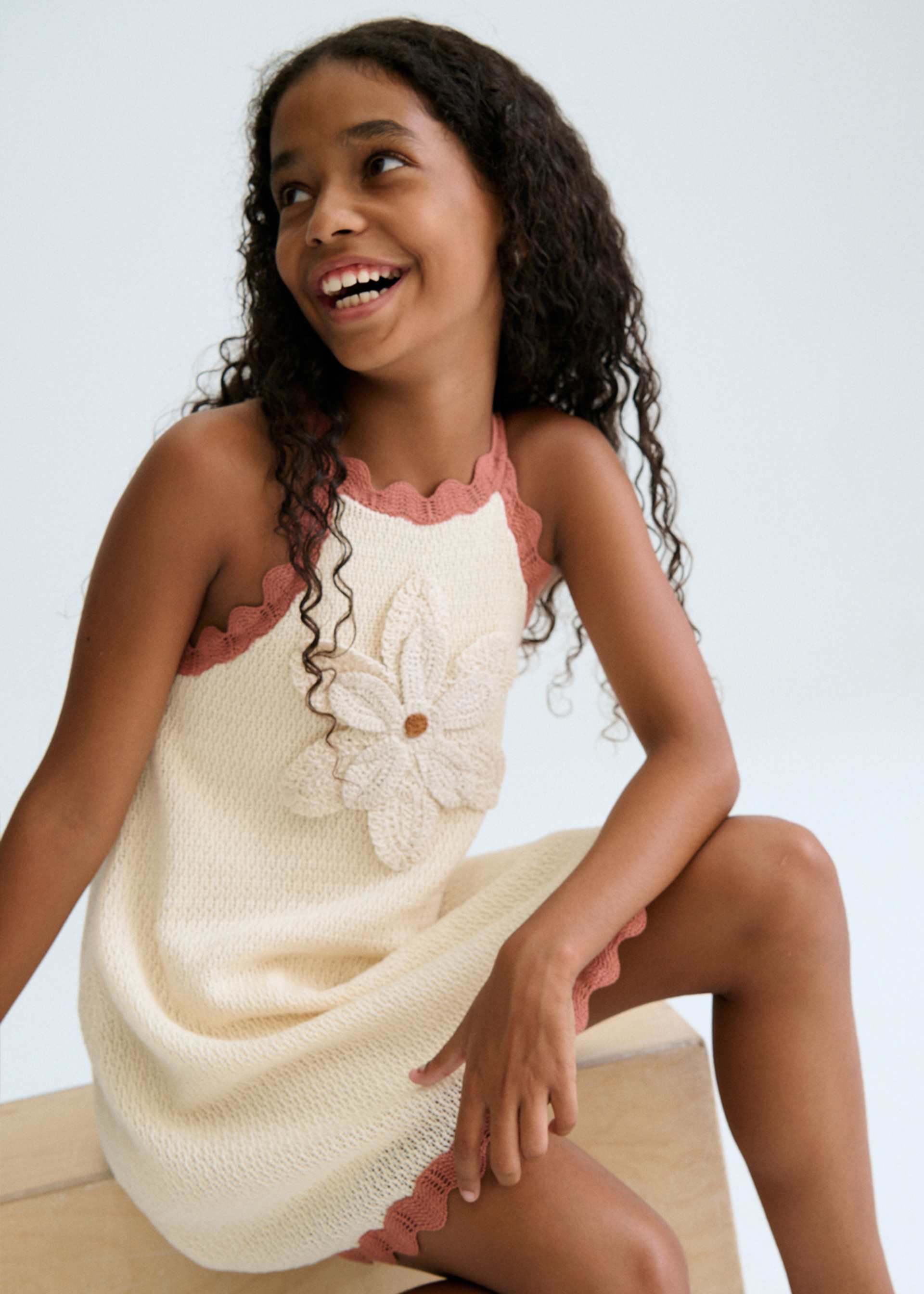 Girl's flower appliqué dress