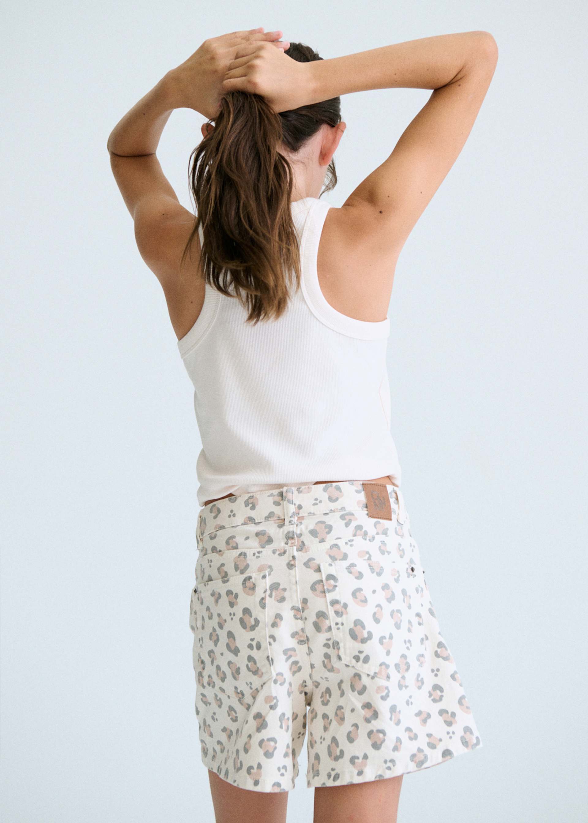 Ribbed t-shirt girl with studs