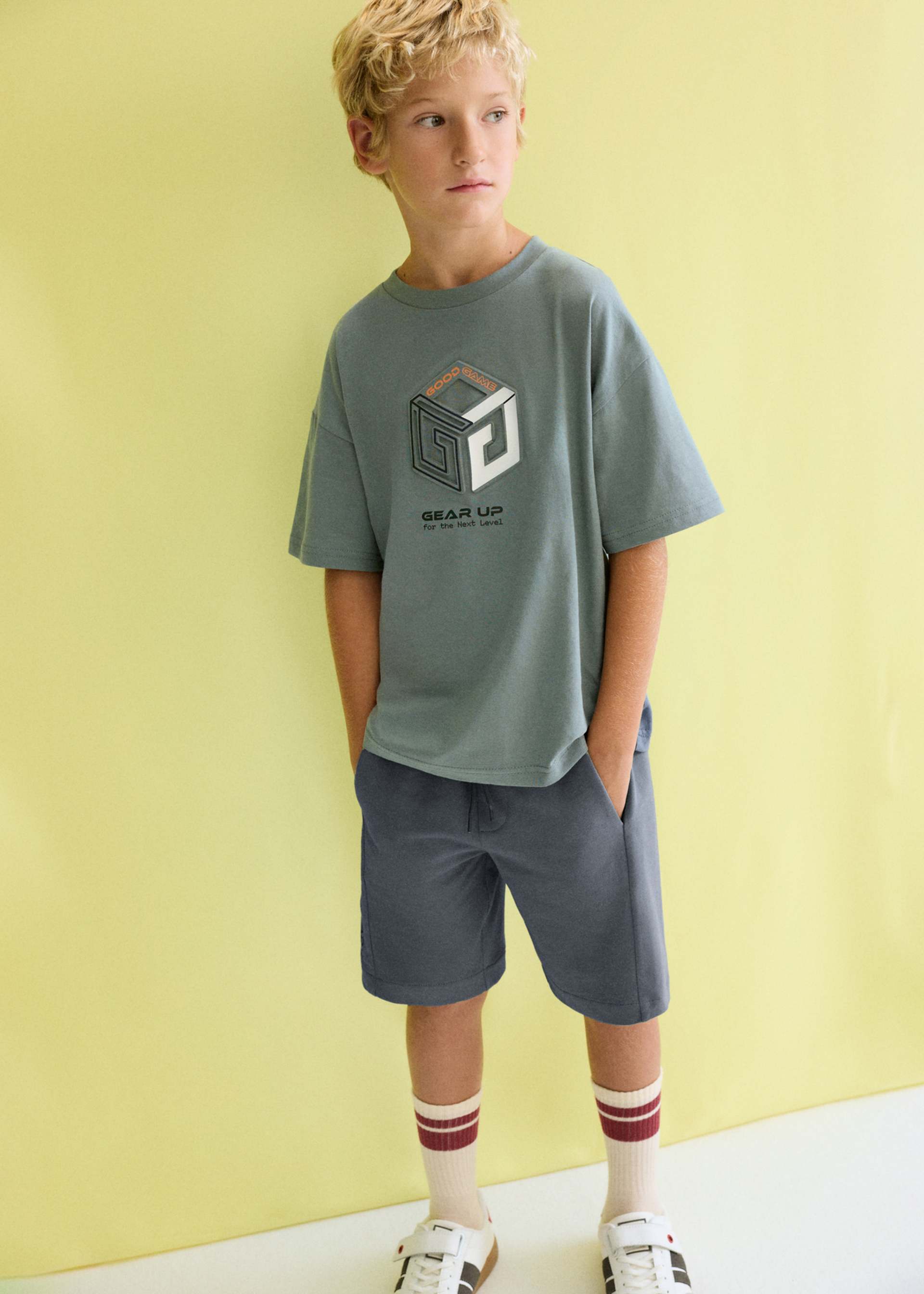 Ensemble bermuda et t-shirt rélief garçon