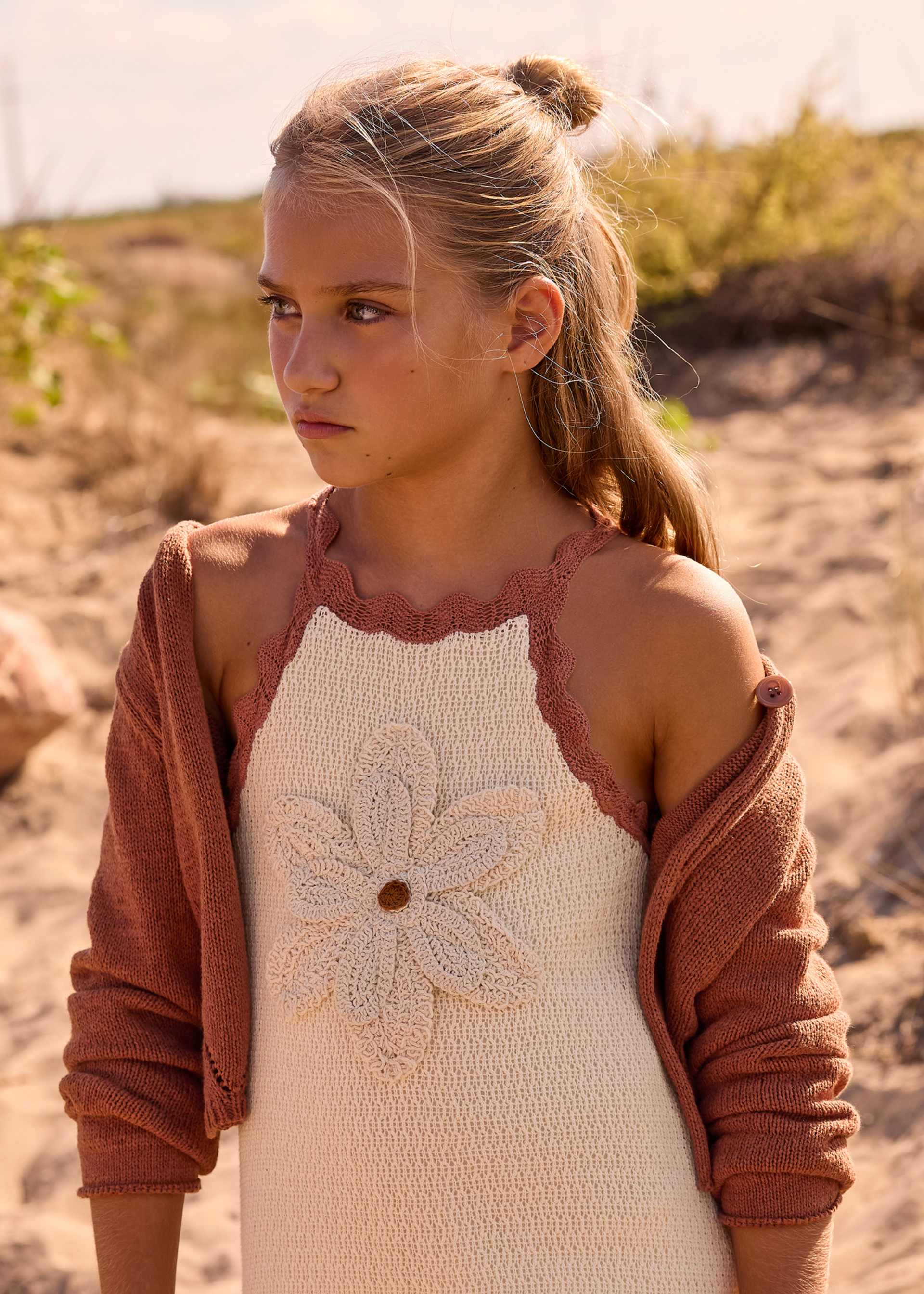 Girl's flower appliqué dress