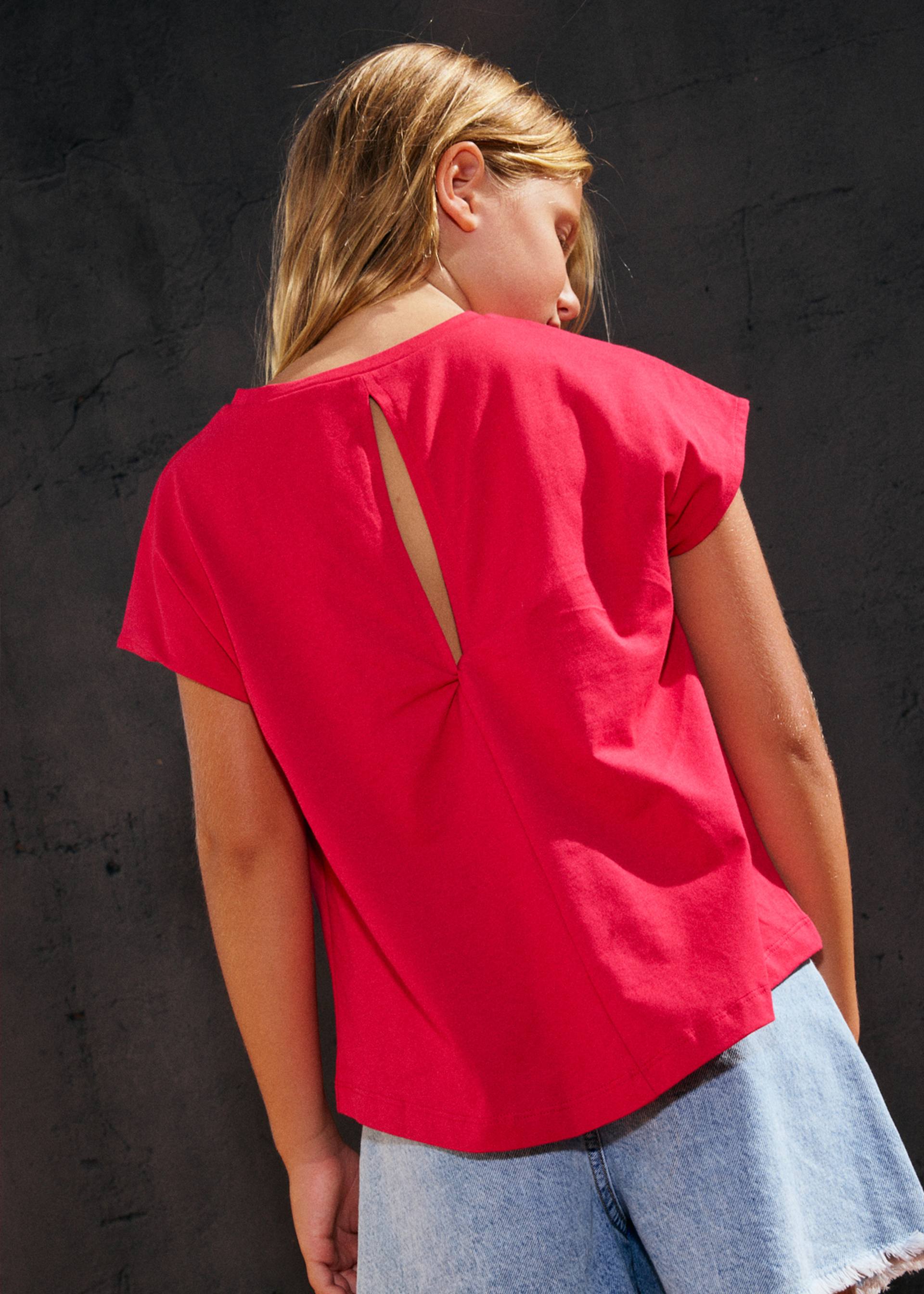 Graphic t-shirt girl