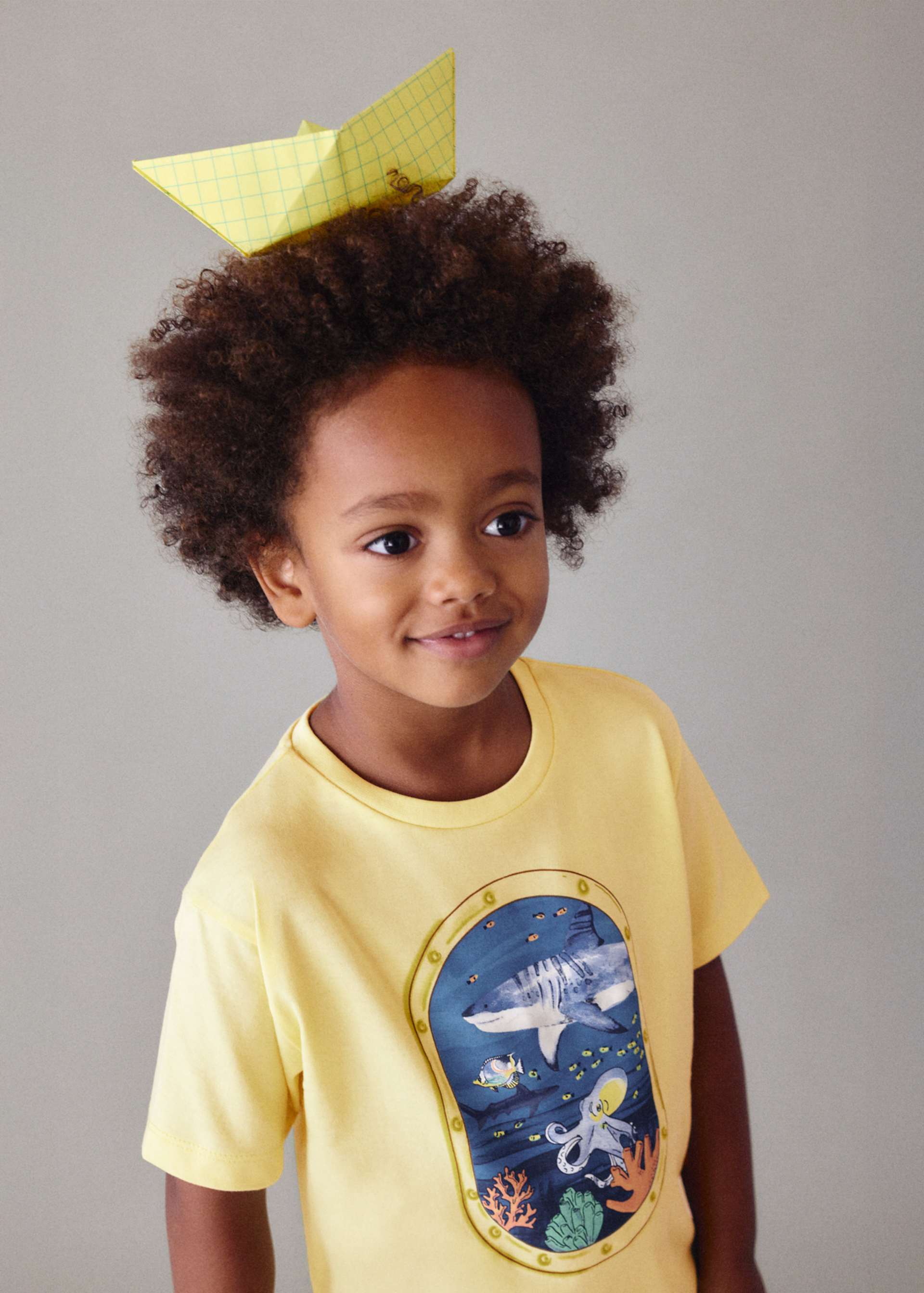 Camiseta con ventana fondo marino niño