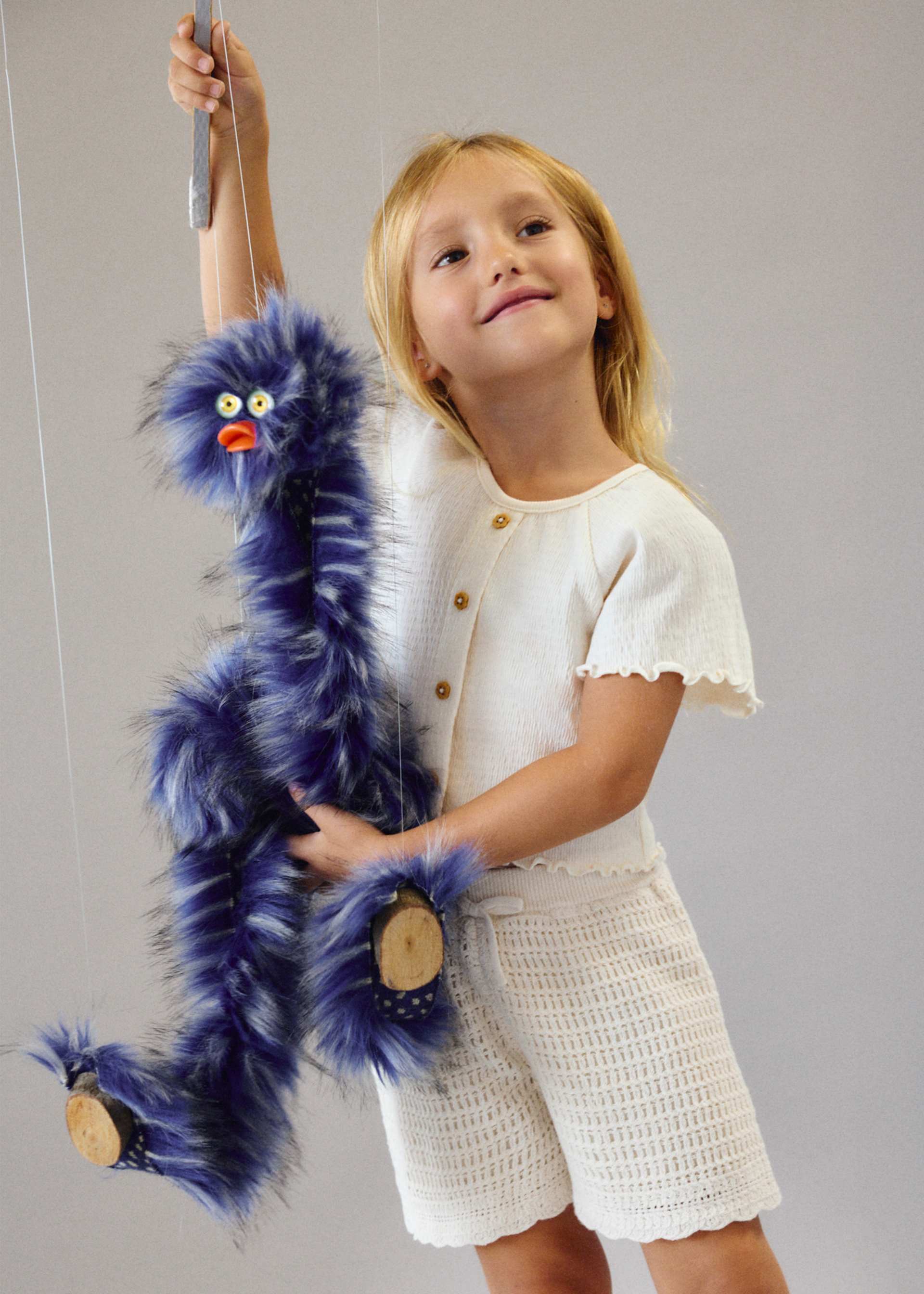 Pantalón detalles calados niña