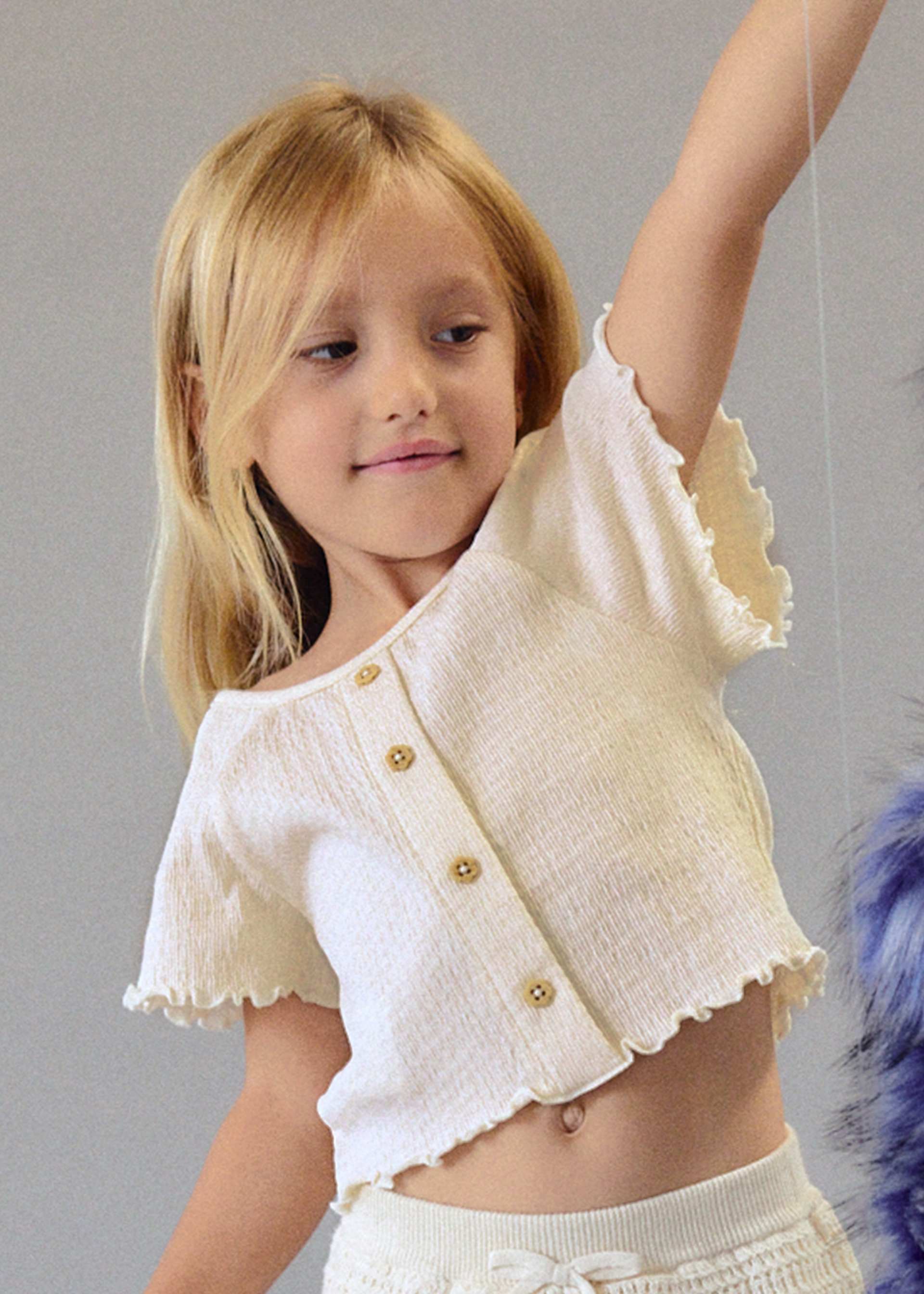 T-shirt com folhos menina