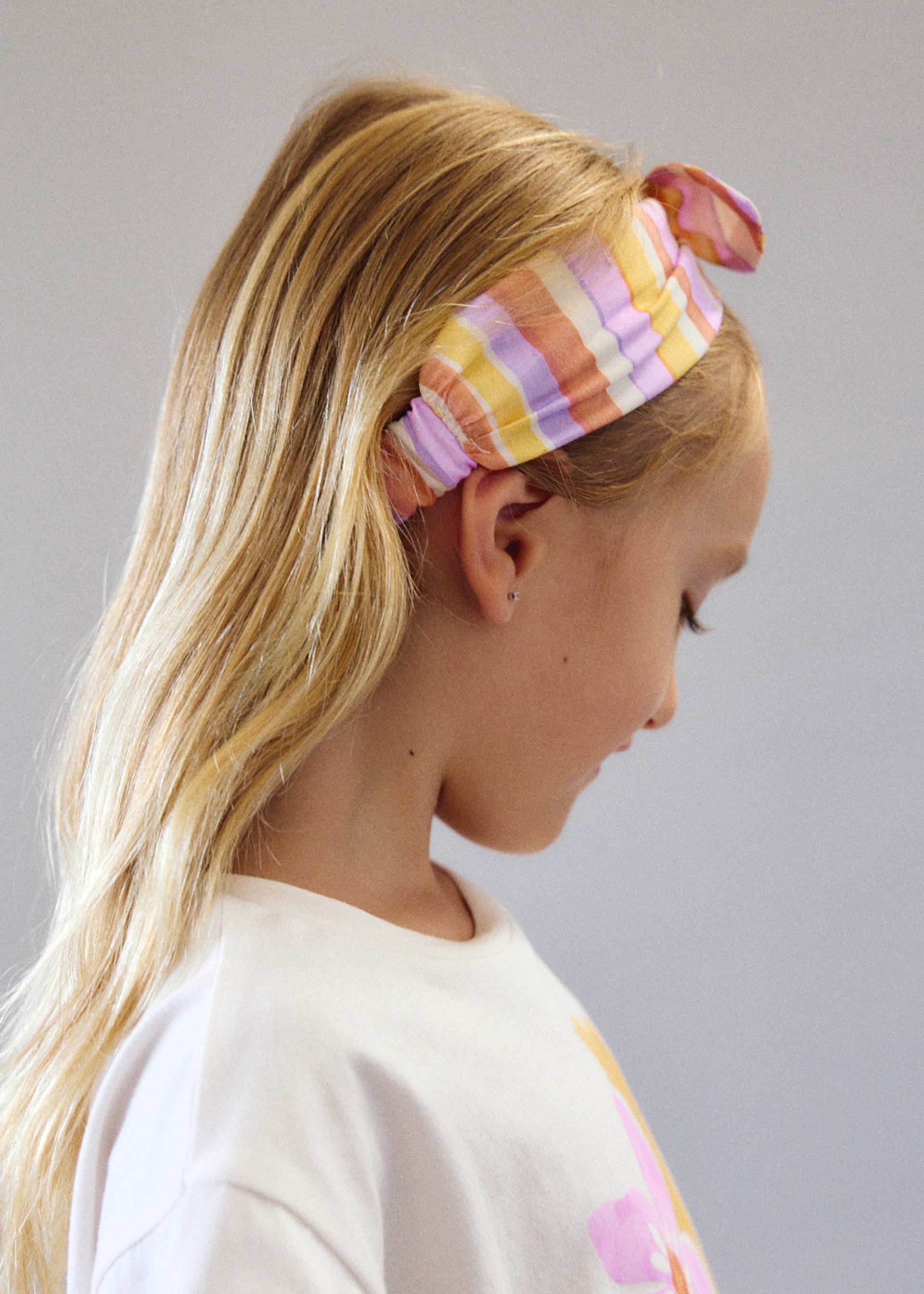 Playera con scrunchie estampada niña