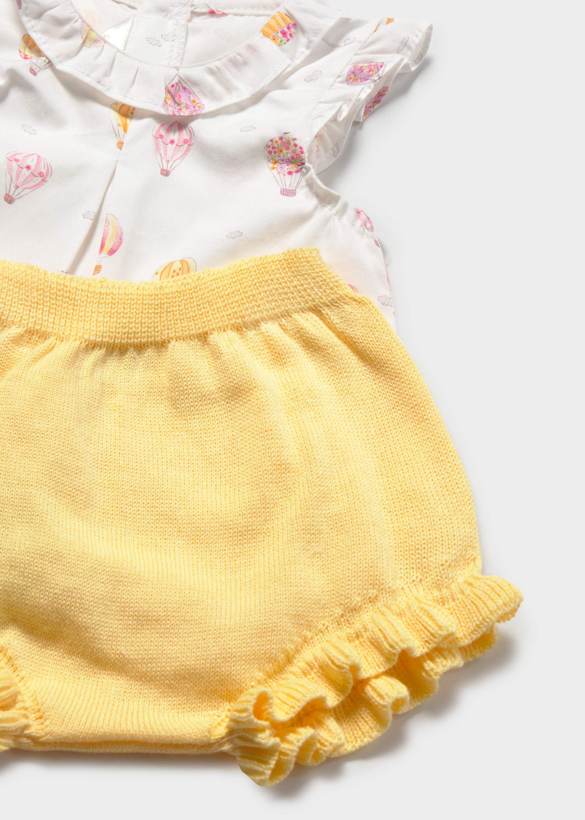 Conjunto tapa fralda e blusa com folho recém nascida