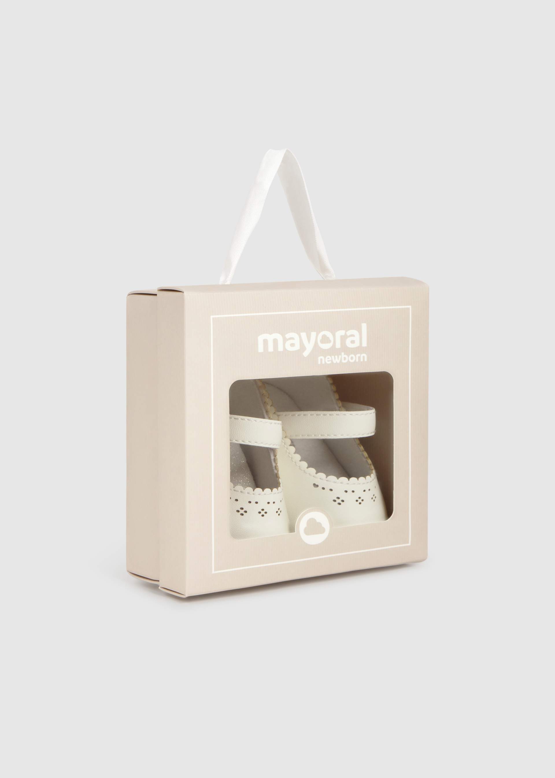 Zapatos clásicos recién nacida