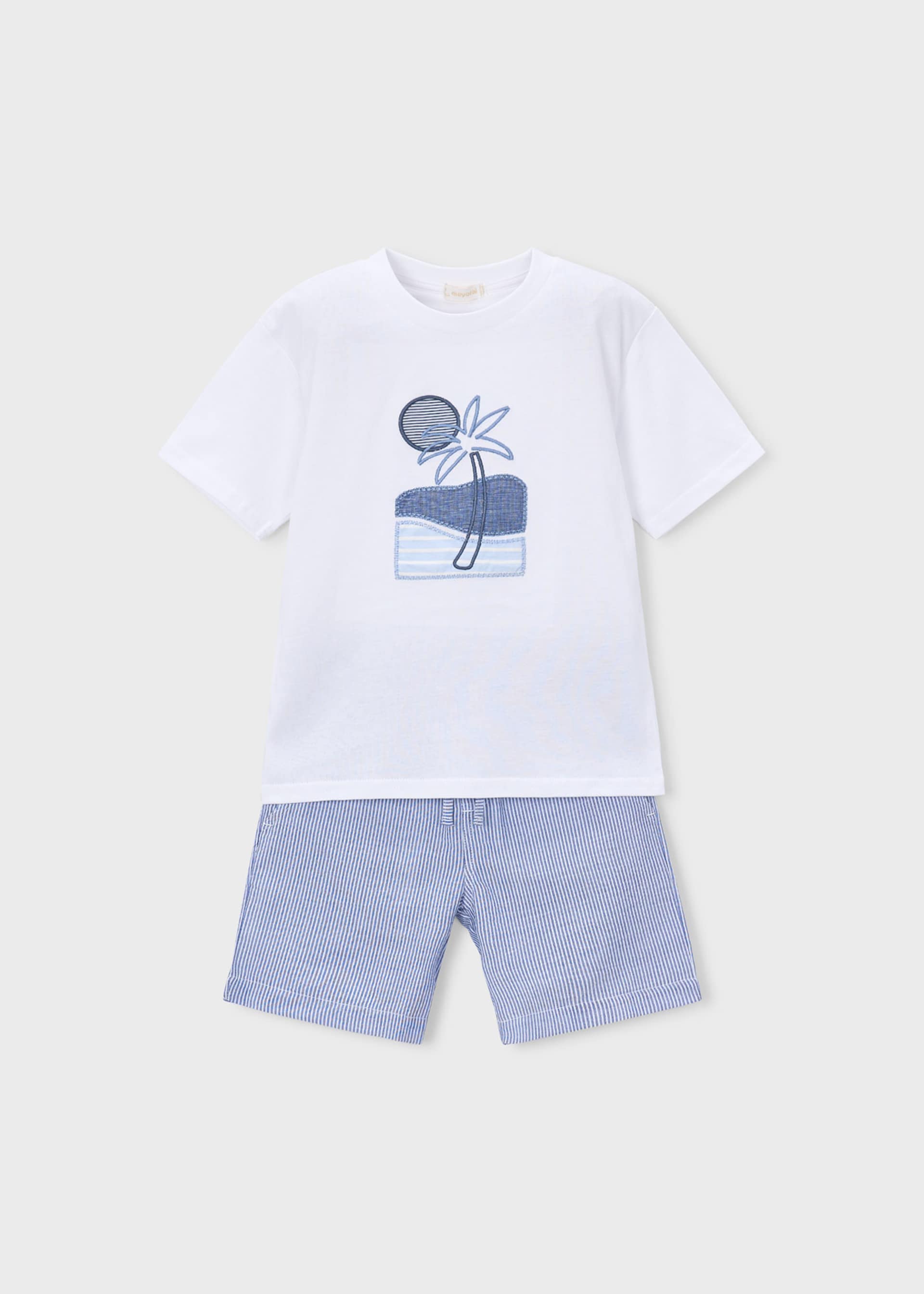 Conjunto bermuda y playera con bordado niño