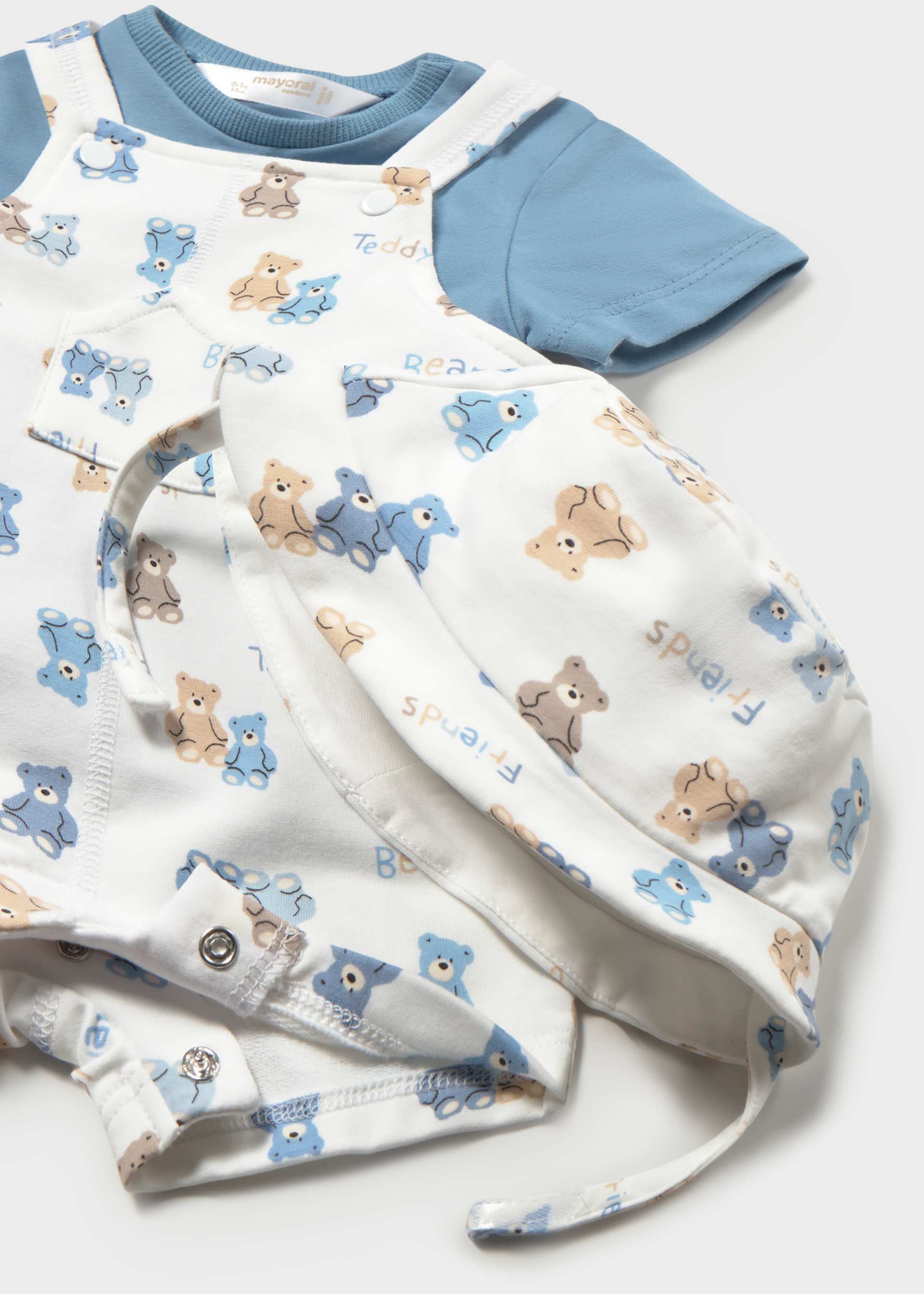 Conjunto 3 piezas con peto recién nacido Conjunto 3 piezas con peto recién nacido