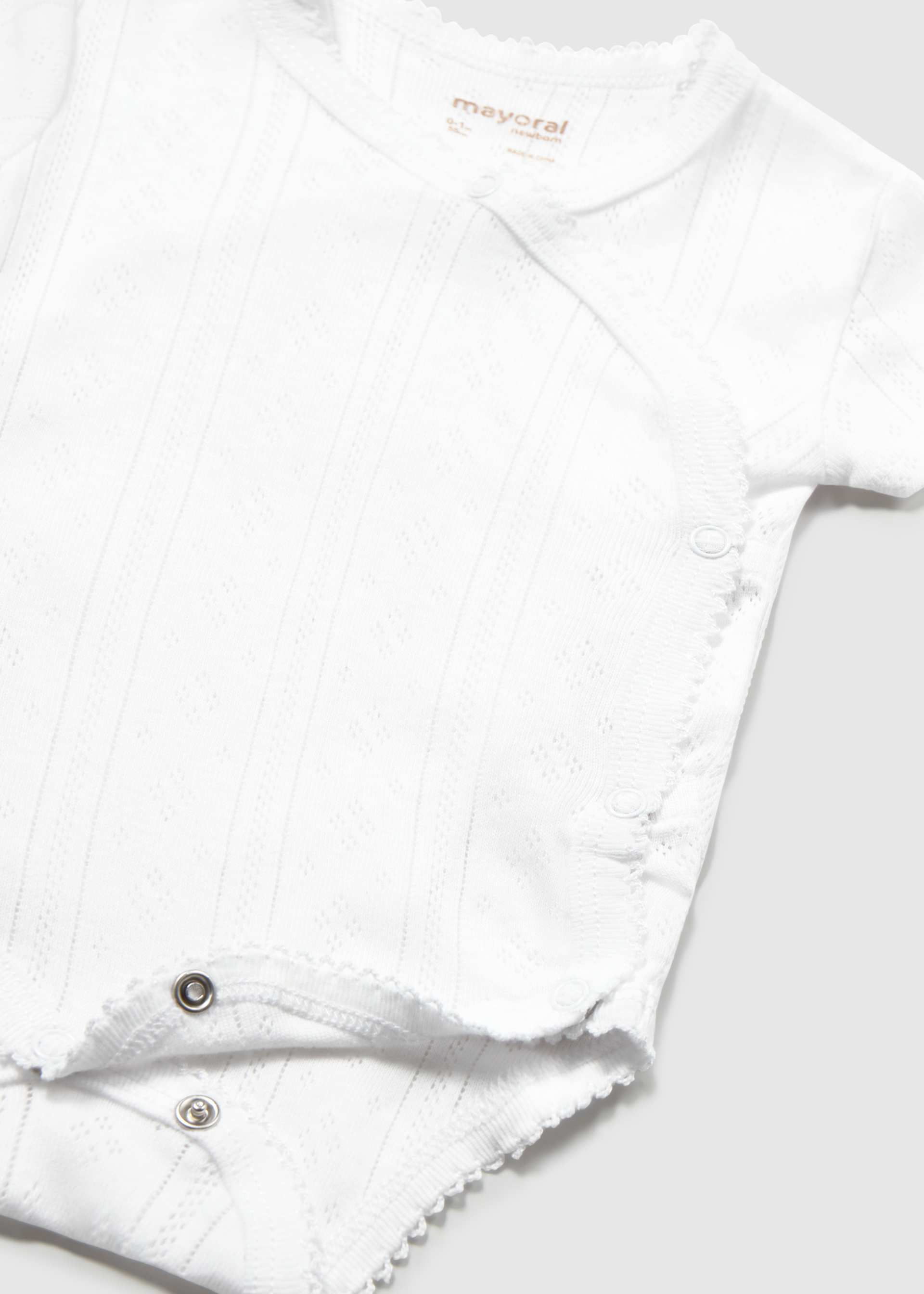 Short-sleeved openwork bodysuit for newborns