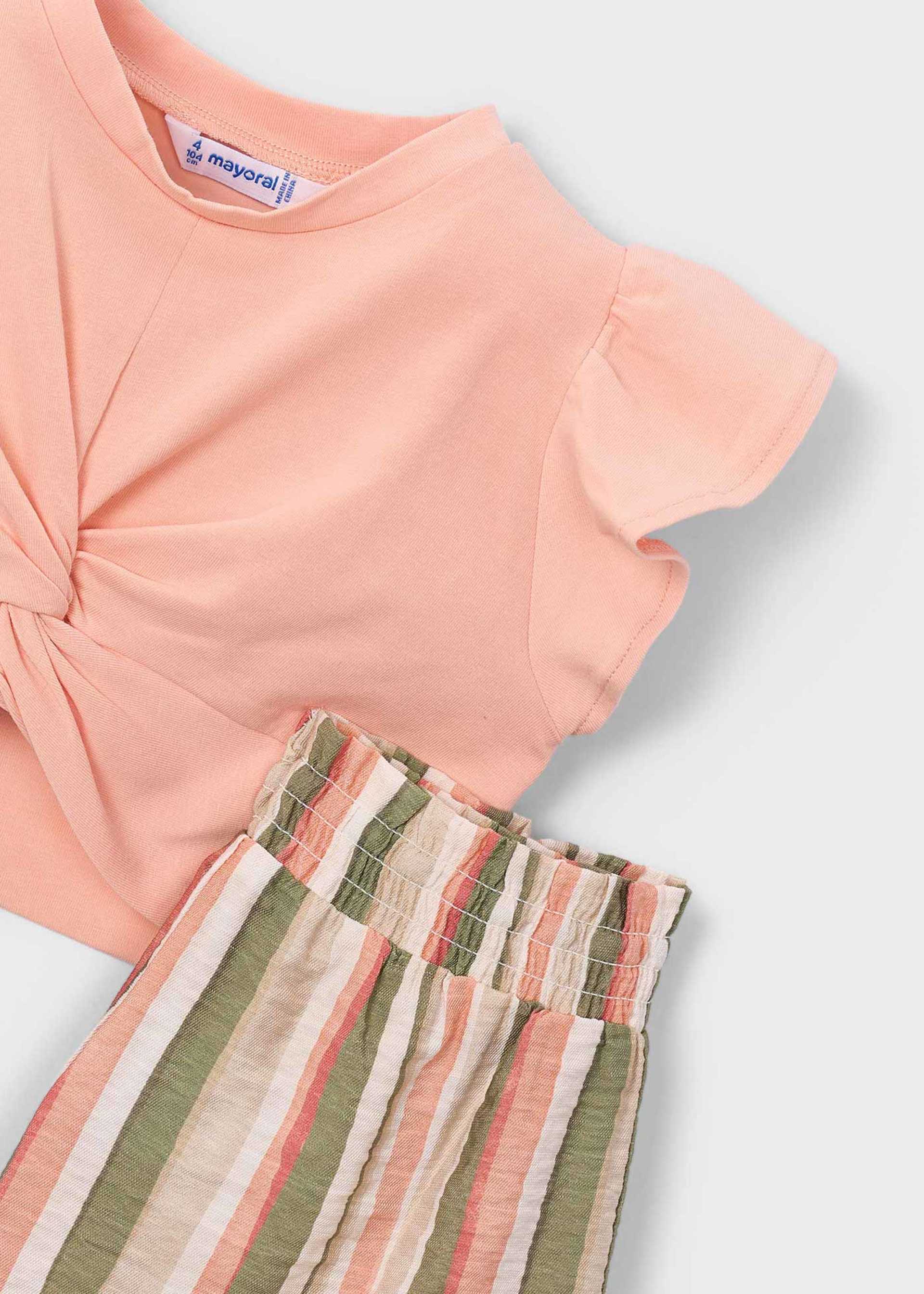 Conjunto pantalón corto de rayas y camiseta niña