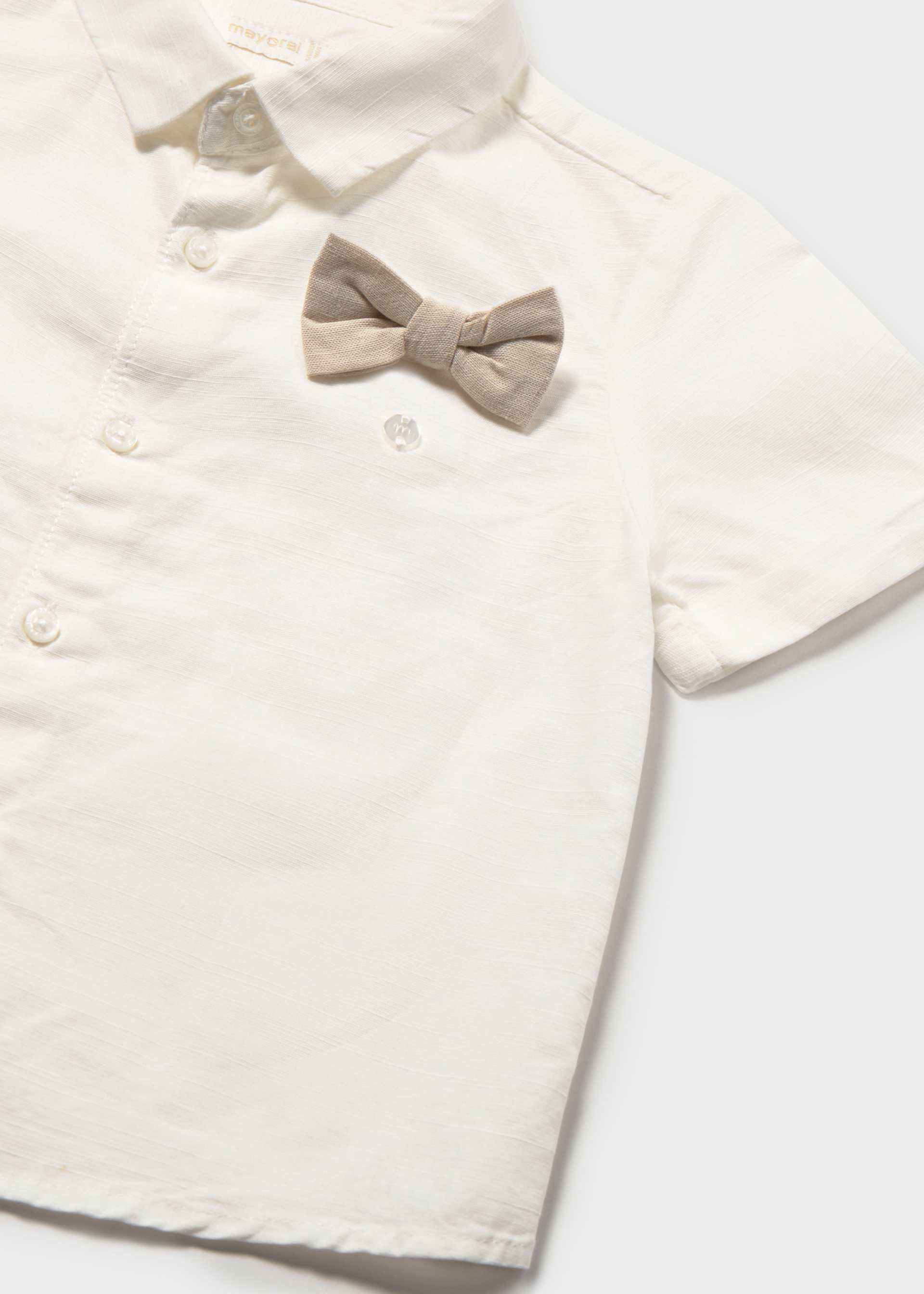 Completo pantaloncine e camicia con papillon neonato