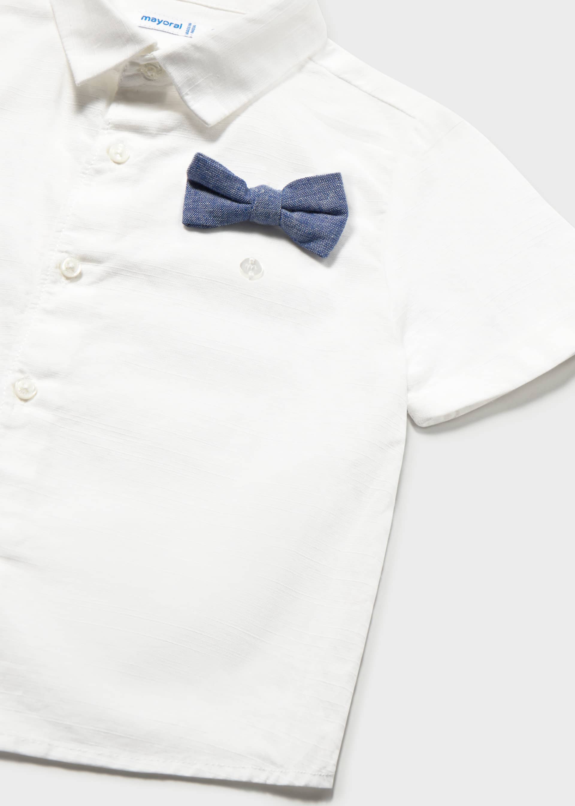 Completo pantaloncine e camicia con papillon neonato