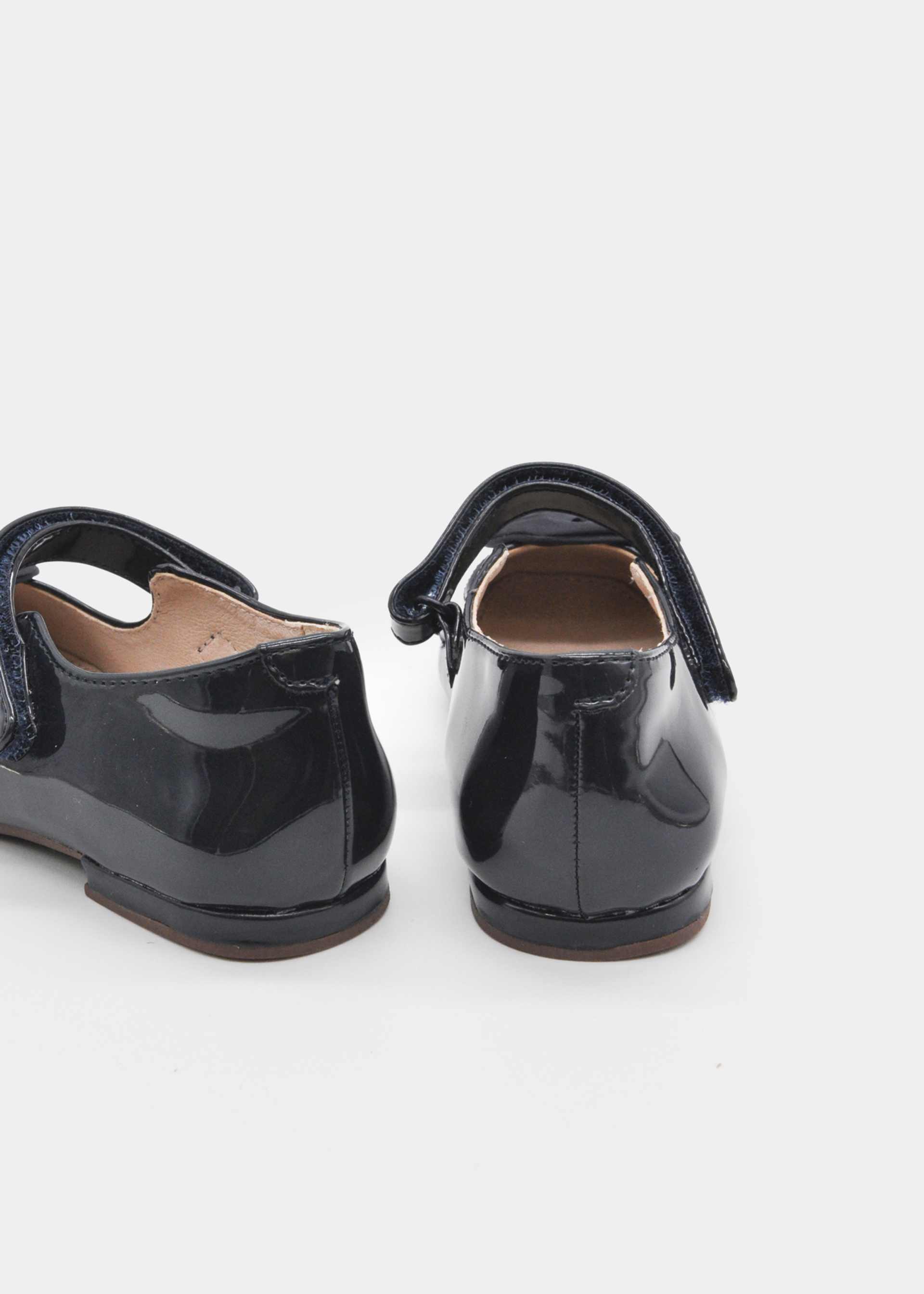 Girls' patent leather Mary Janes with a flower