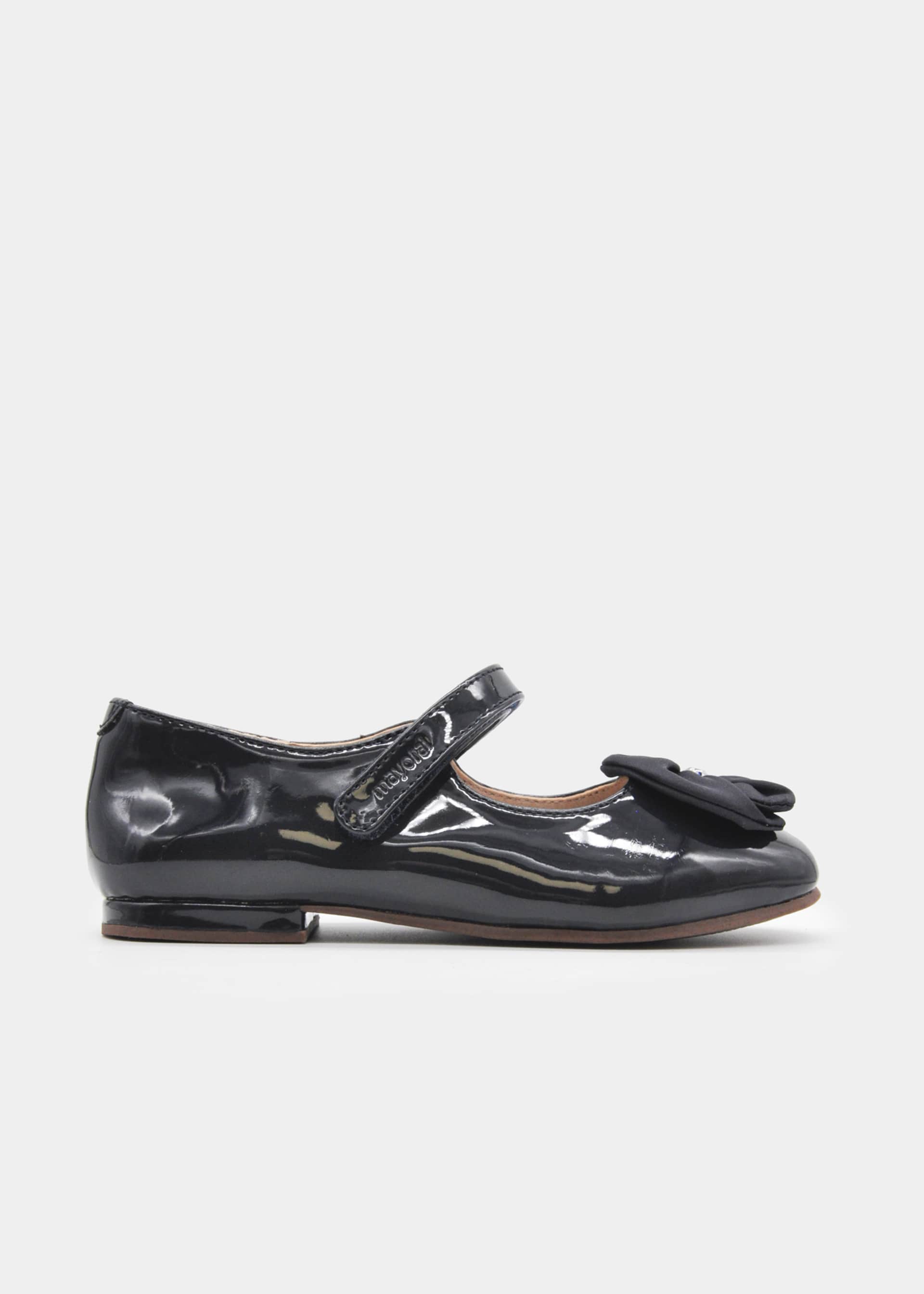 Girls' patent leather Mary Janes with a flower