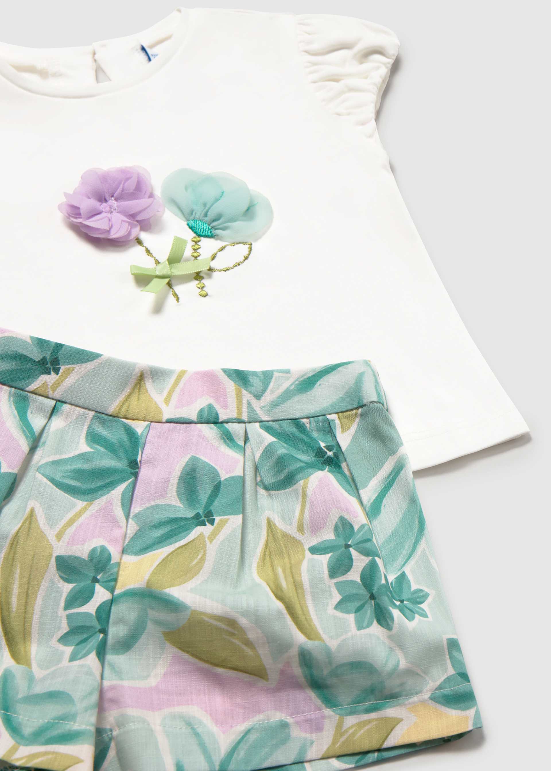 Conjunto bermuda flores y camiseta bebé