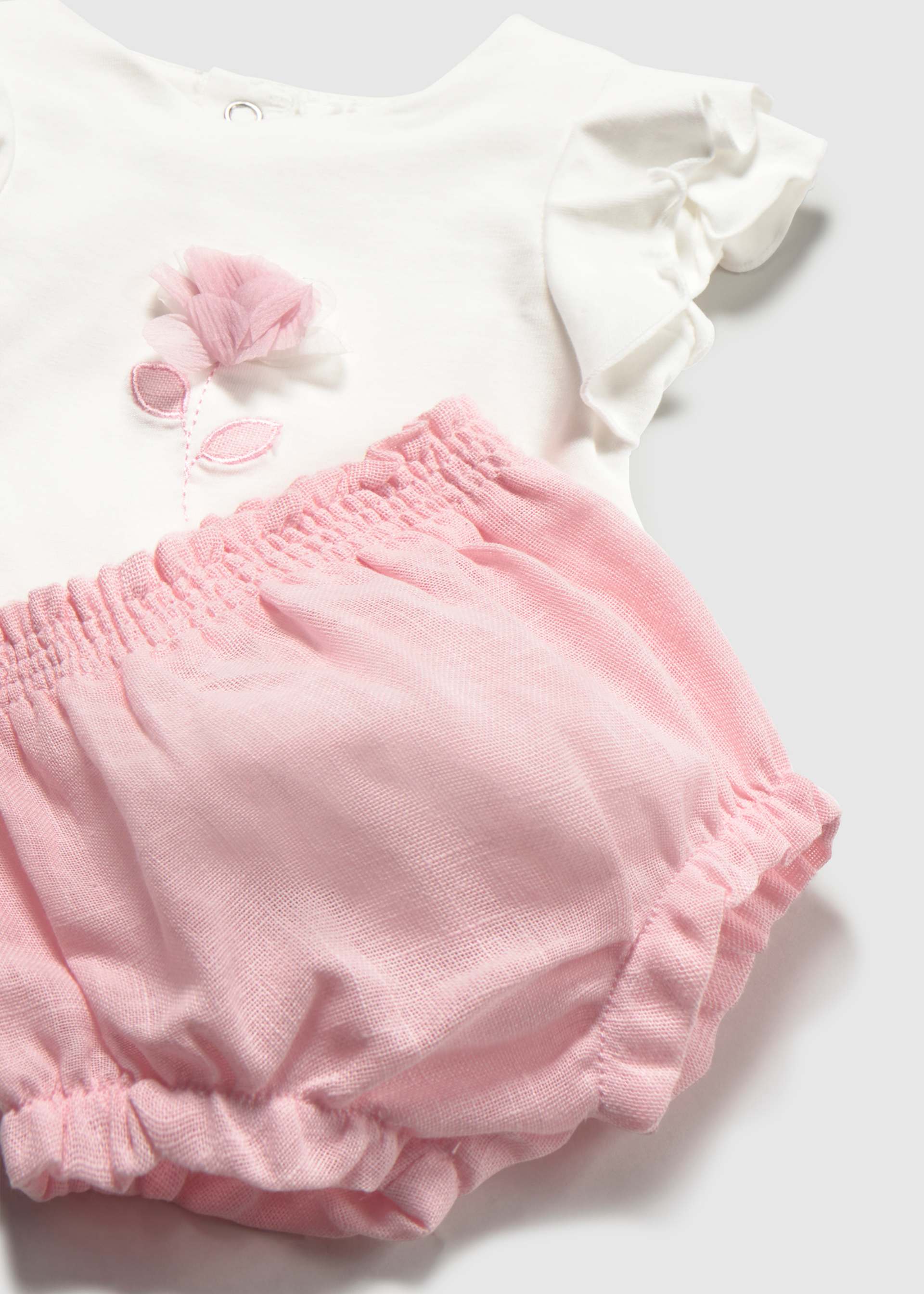 Conjunto pantalón corto y camiseta flor recién nacida