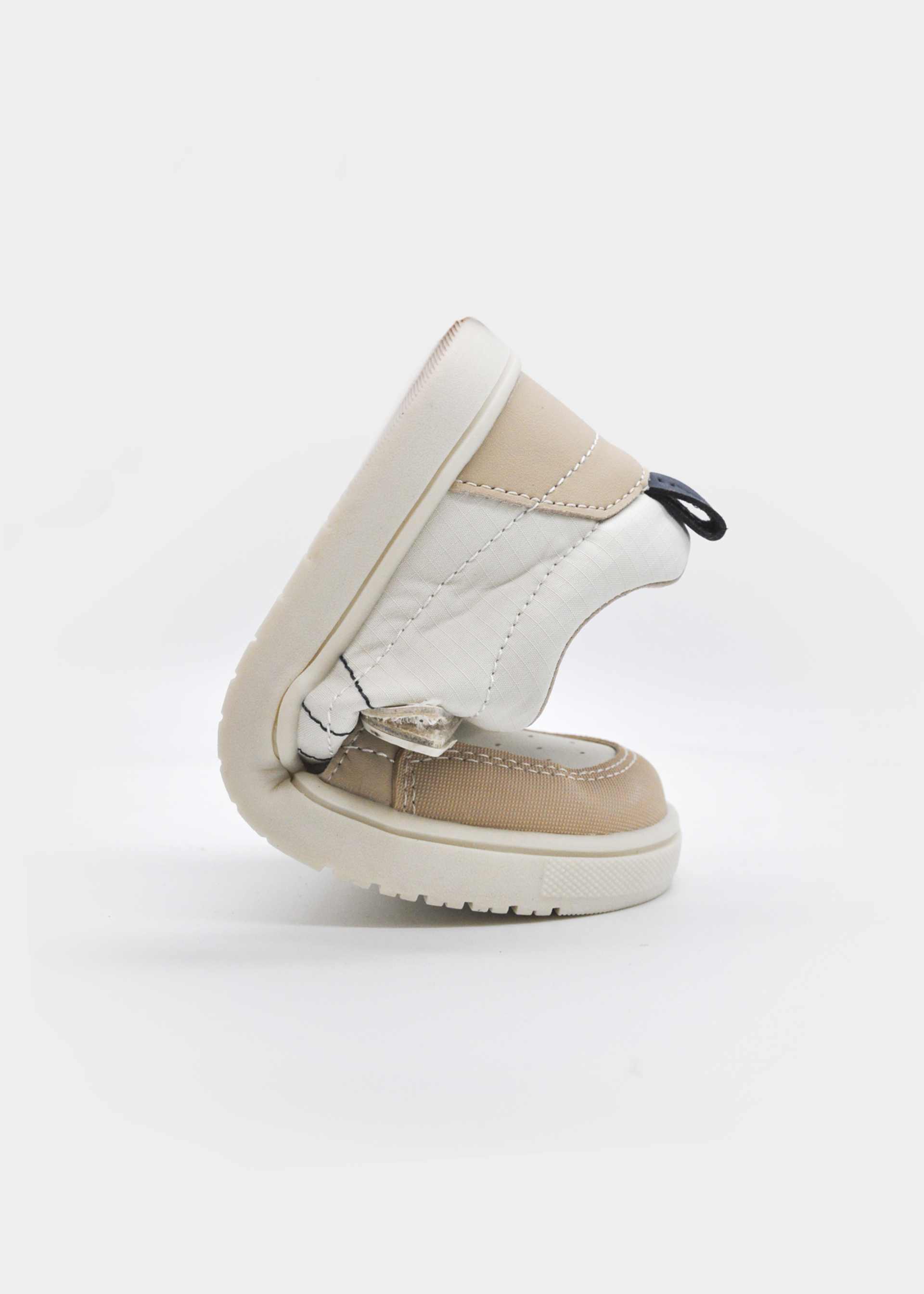 Girl Barefoot Casual Sneakers