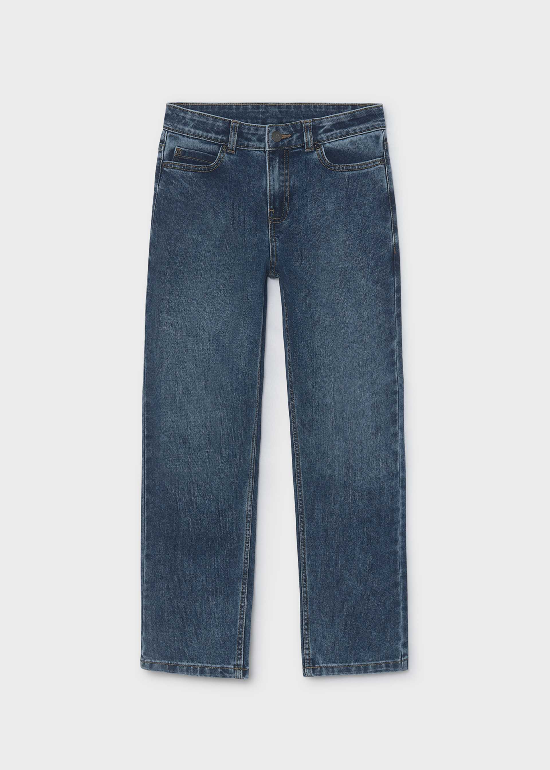 Pantalón de mezclilla básico regular fit chico