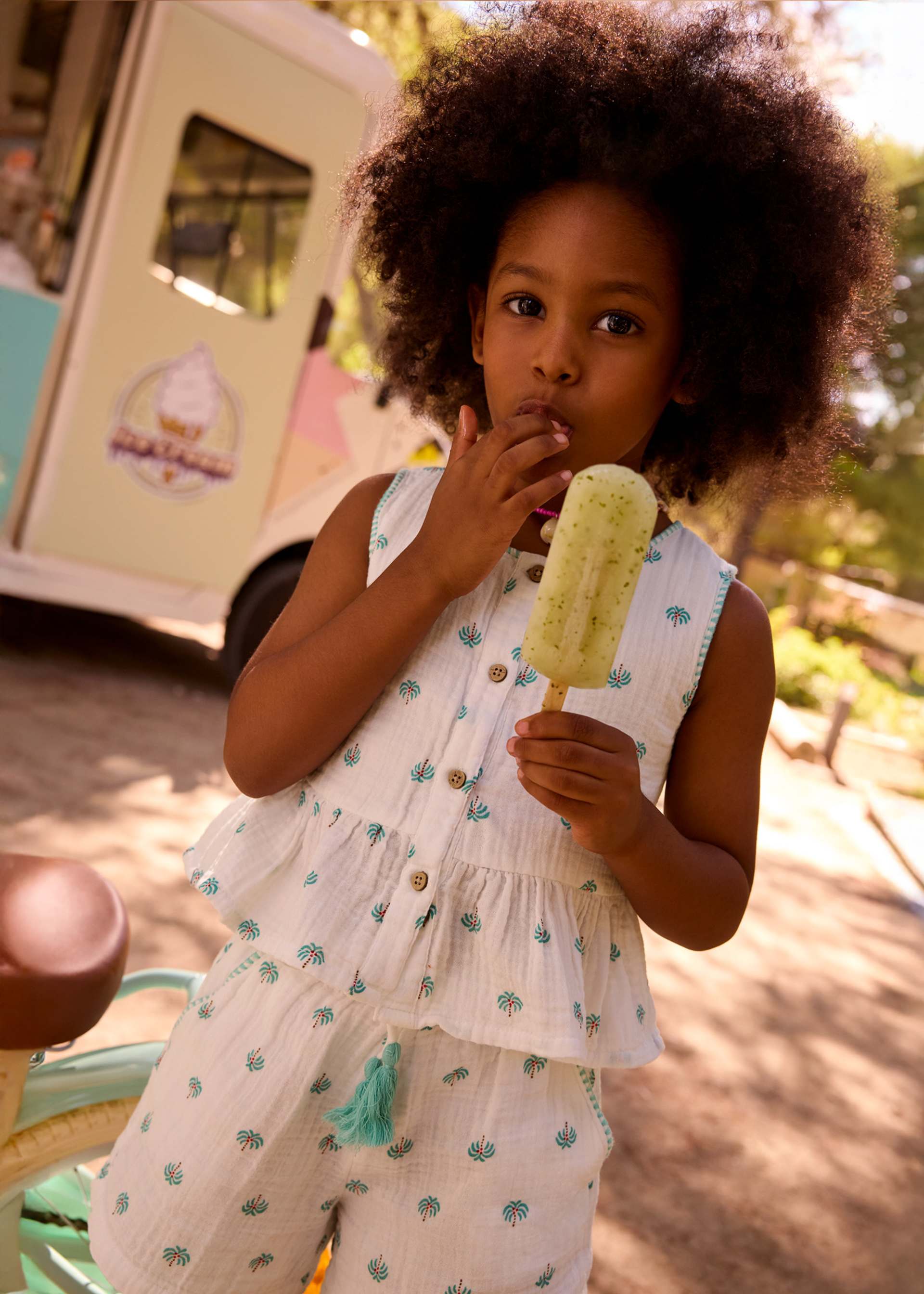 Conjunto short y playera estampada niña