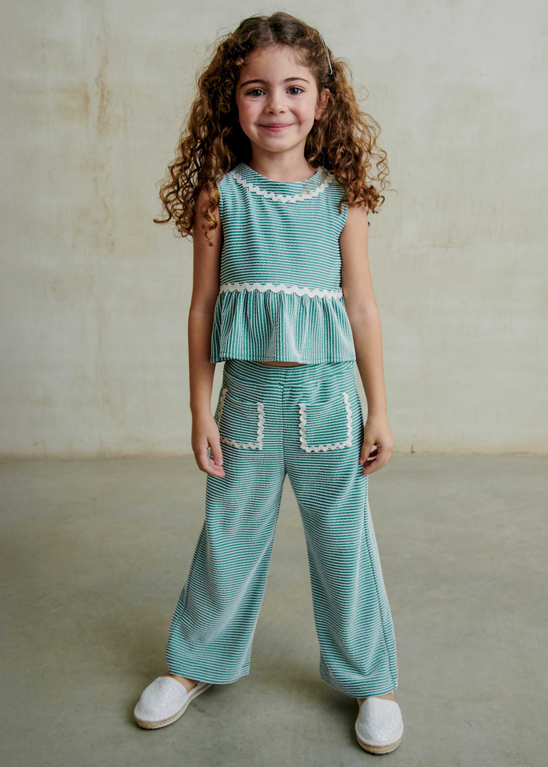 Girls' pants and T-shirt set