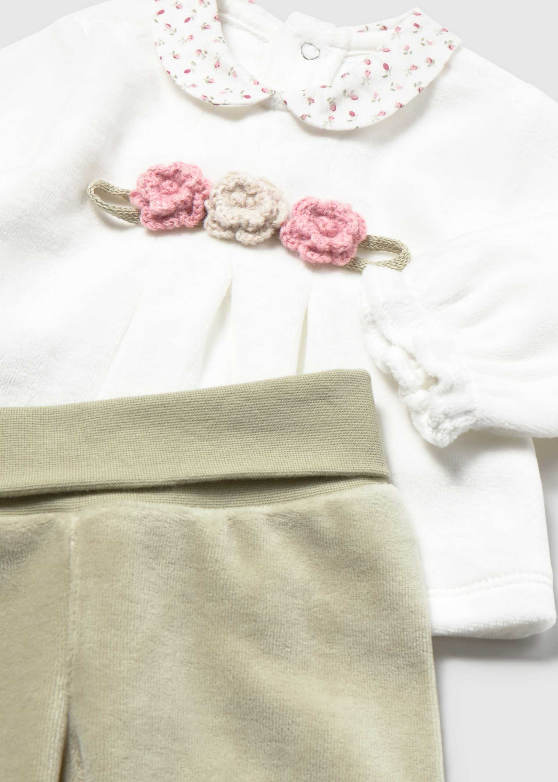 Conjunto calças com pés e camisola recém nascida