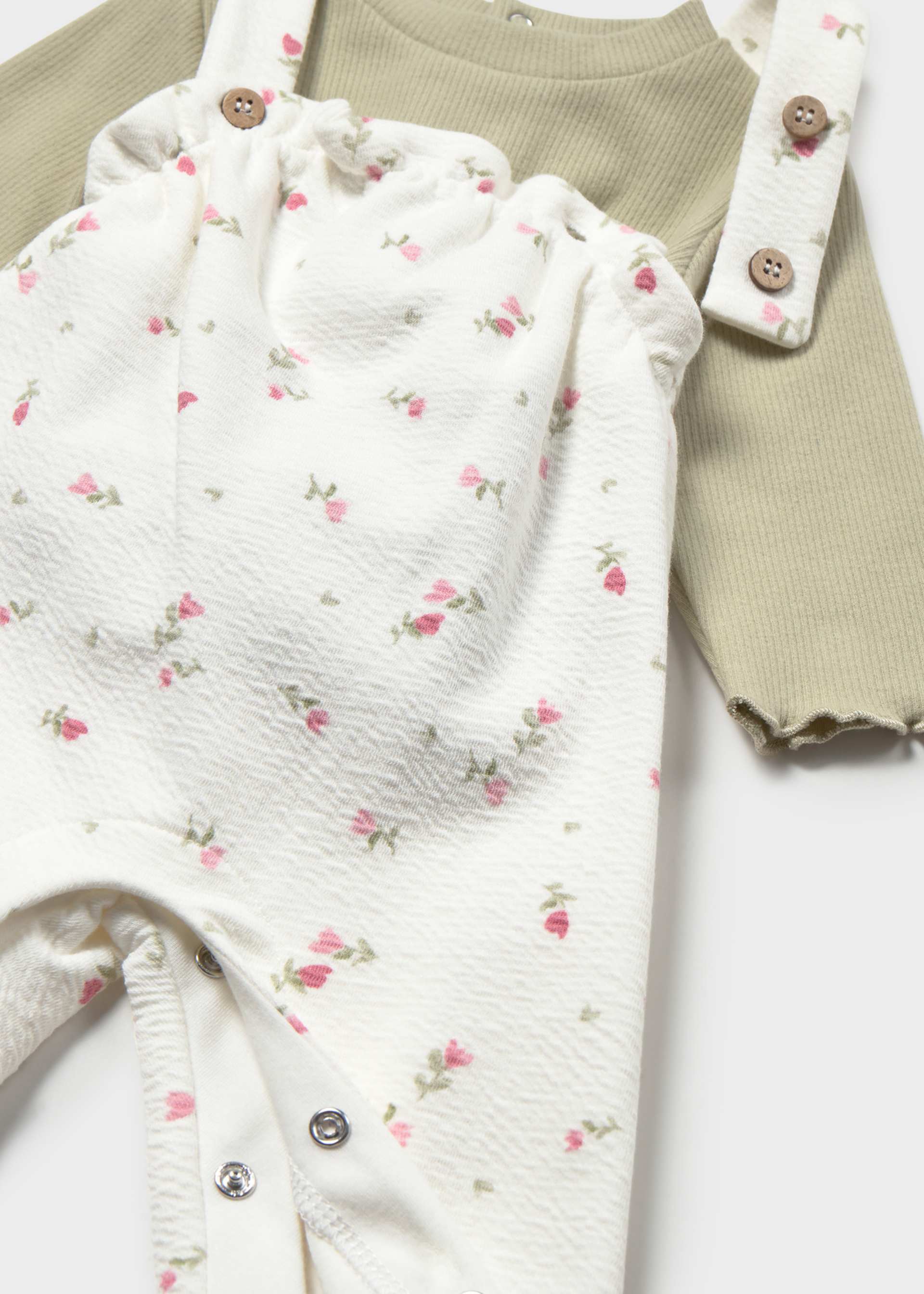 Conjunto peto estampado y suéter recién nacida