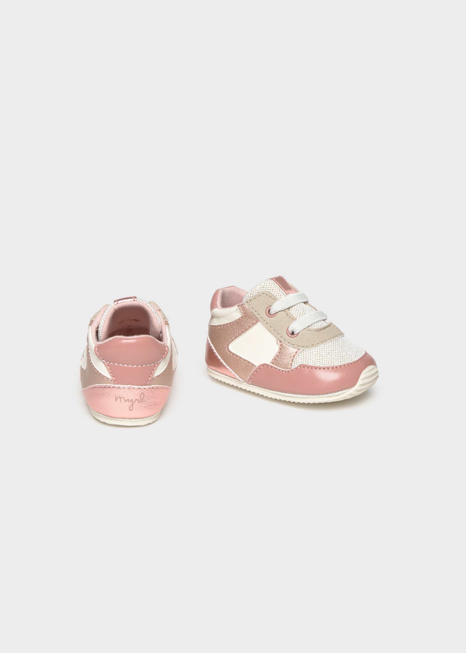 Buty sportowe dla noworodka