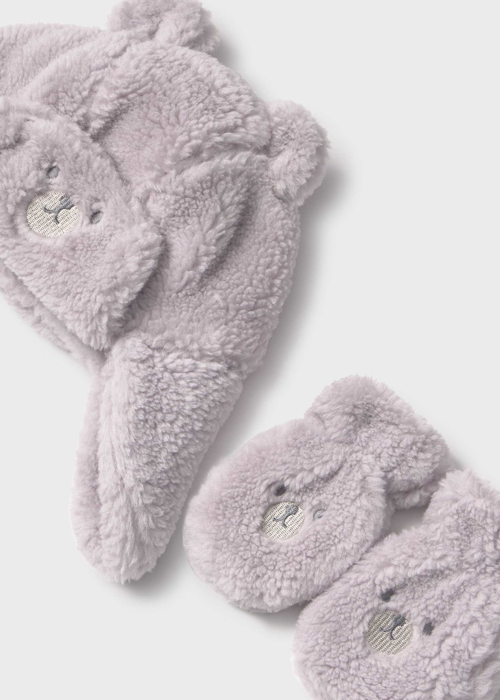 Baby Hat and Mittens Set with Bear Baby Hat and Mittens Set with Bear