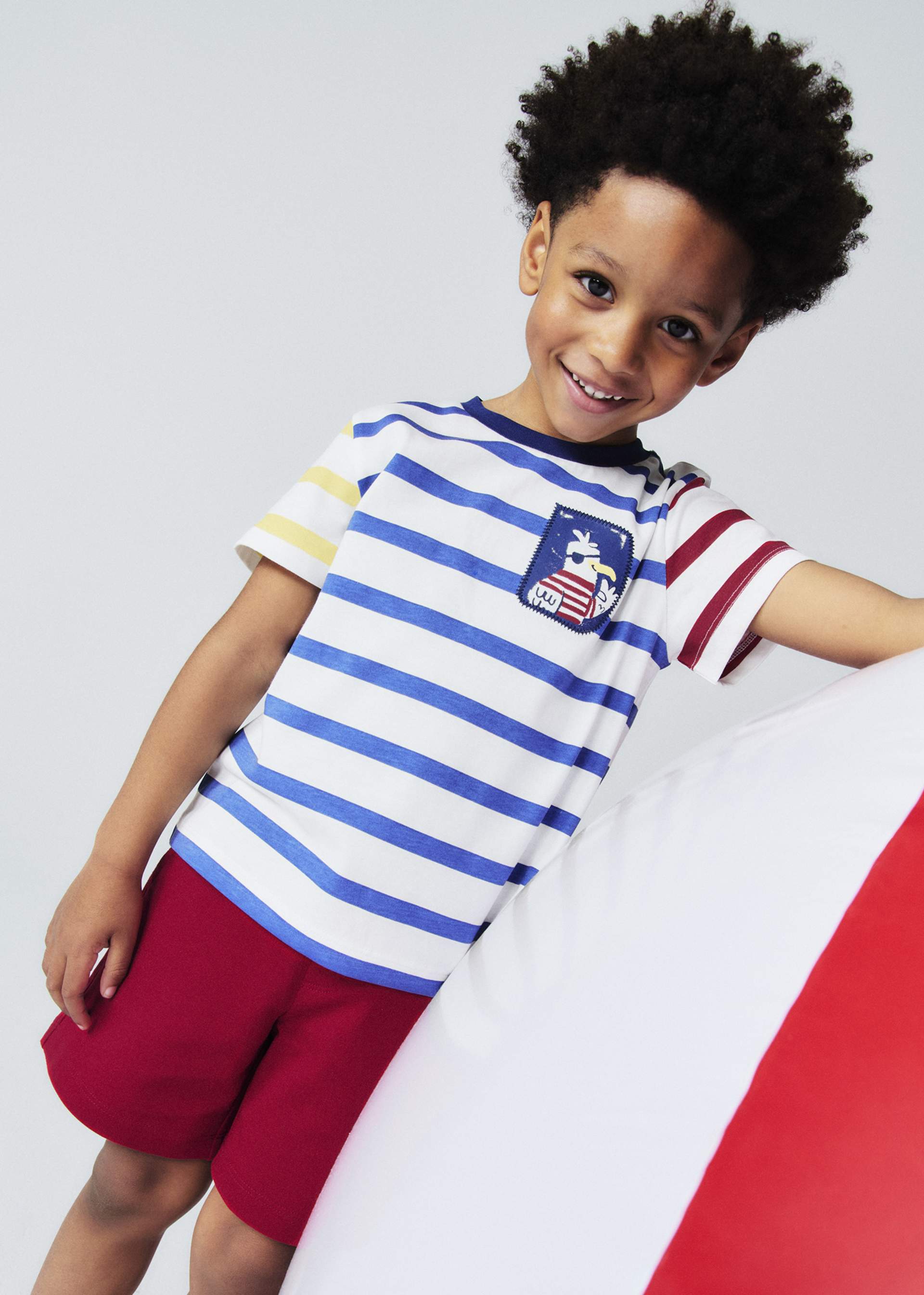 Conjunto camiseta rayas y pantalón niño