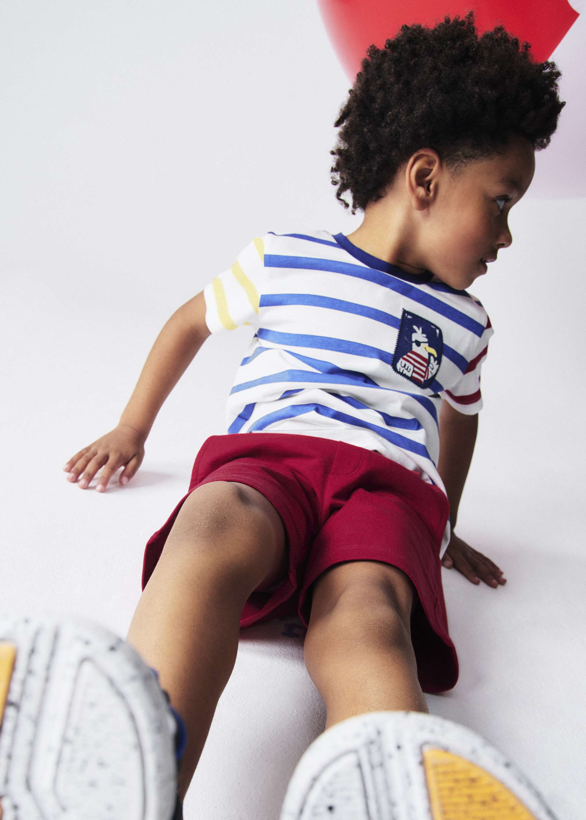 Conjunto camiseta rayas y pantalón niño