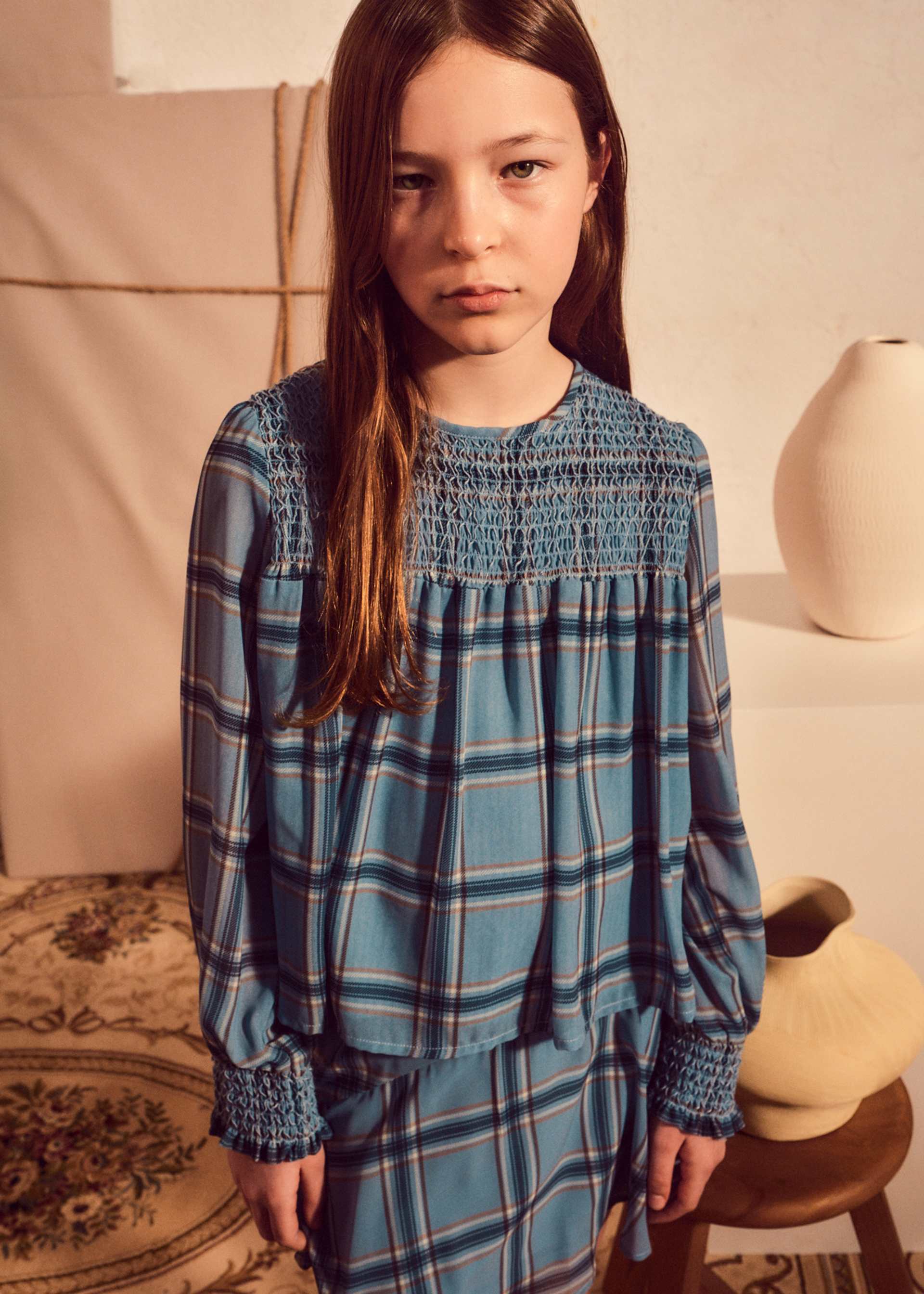 Small honeycomb-patterned chiffon blouse