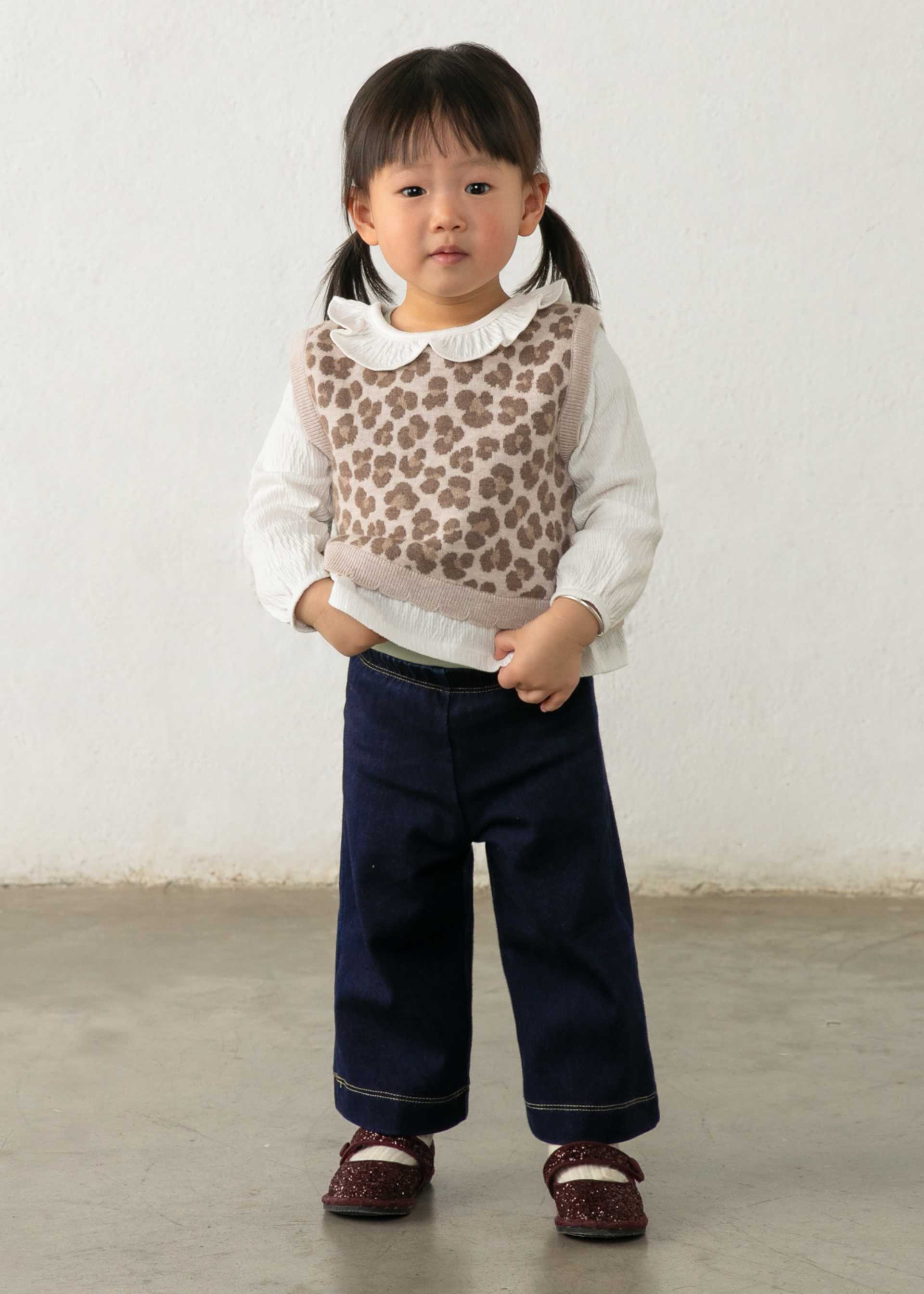 Conjunto calças e blusa com colete bebé