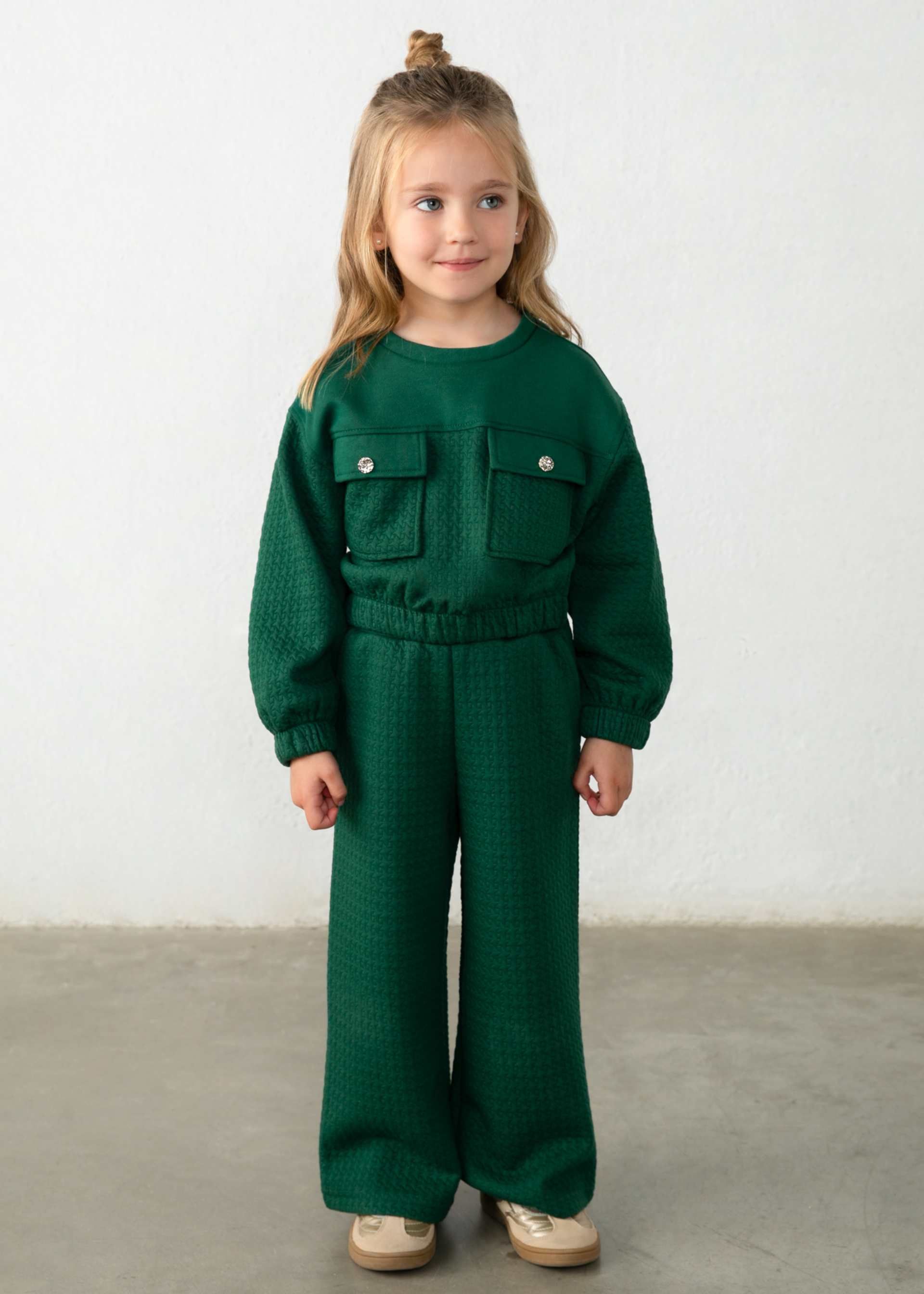 Conjunto sudadera bolsillos y pantalón niña