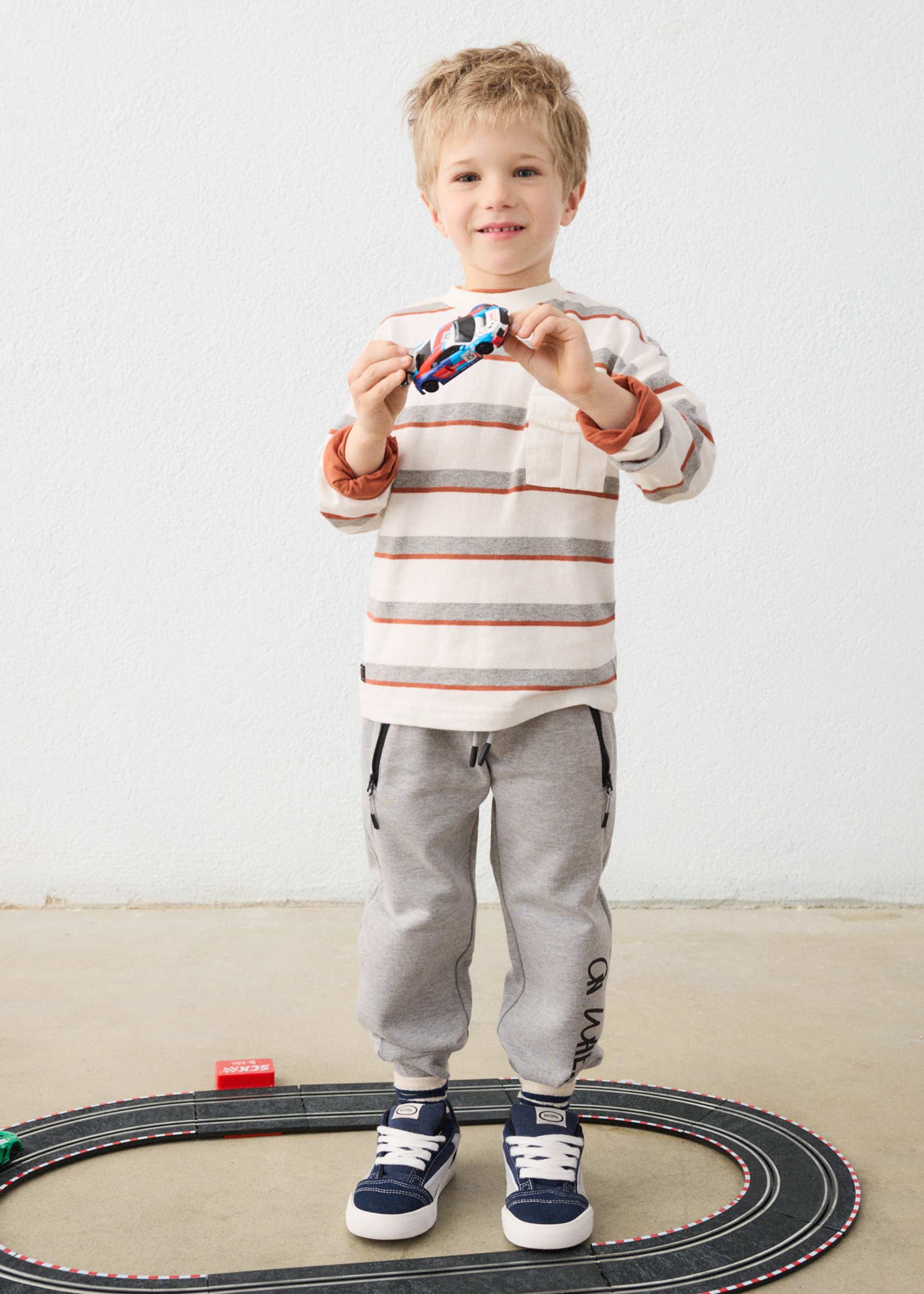 Pantalone tuta con testo bambino