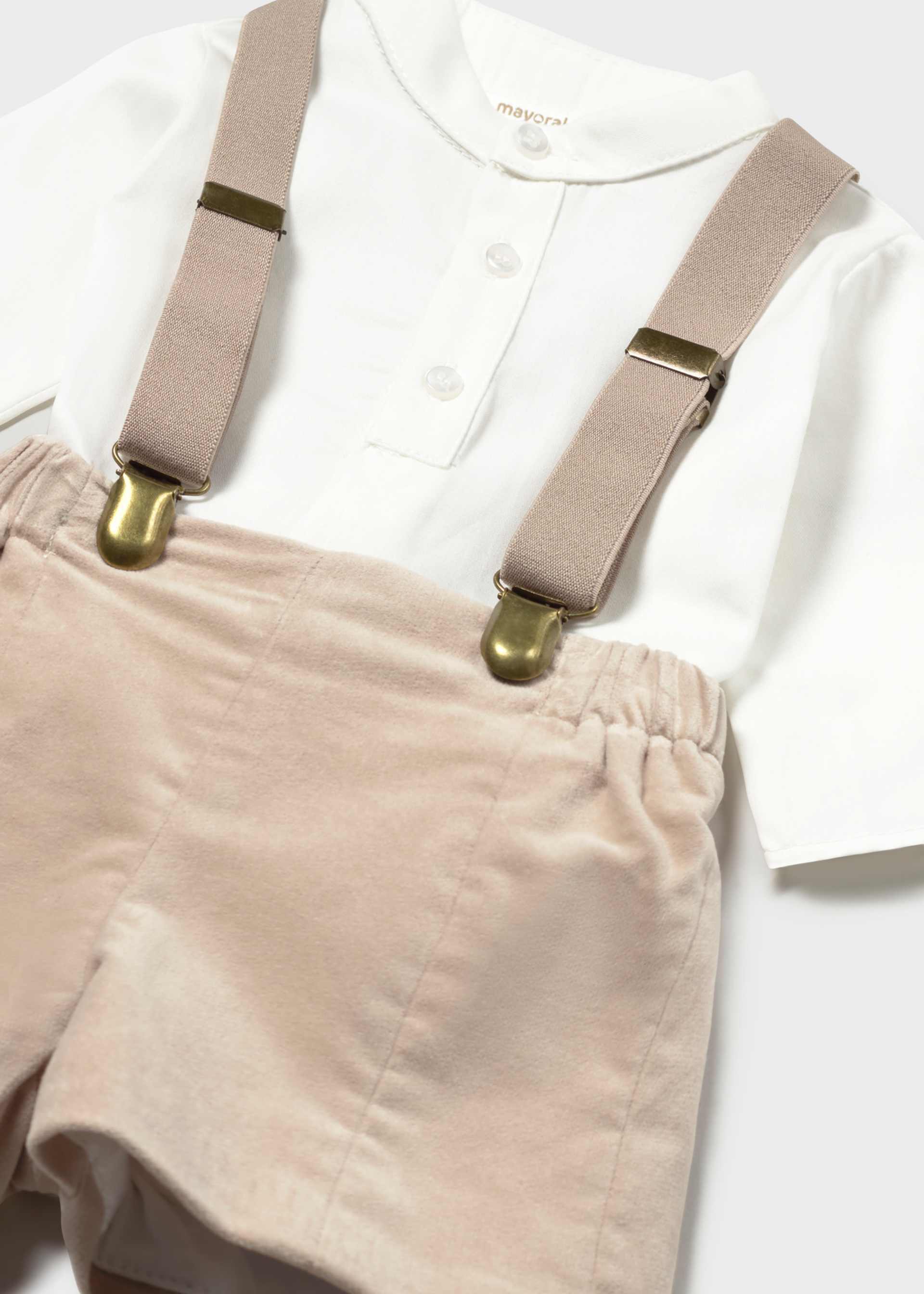 Completo pantaloncino con bretelle e camicia neonato