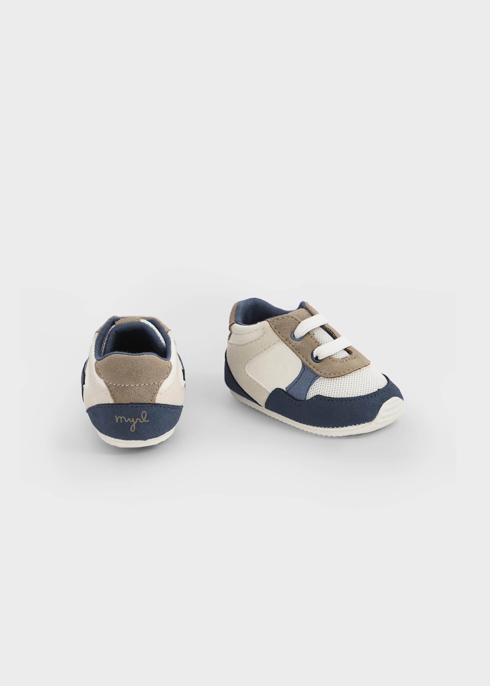 Buty sportowe dla noworodka